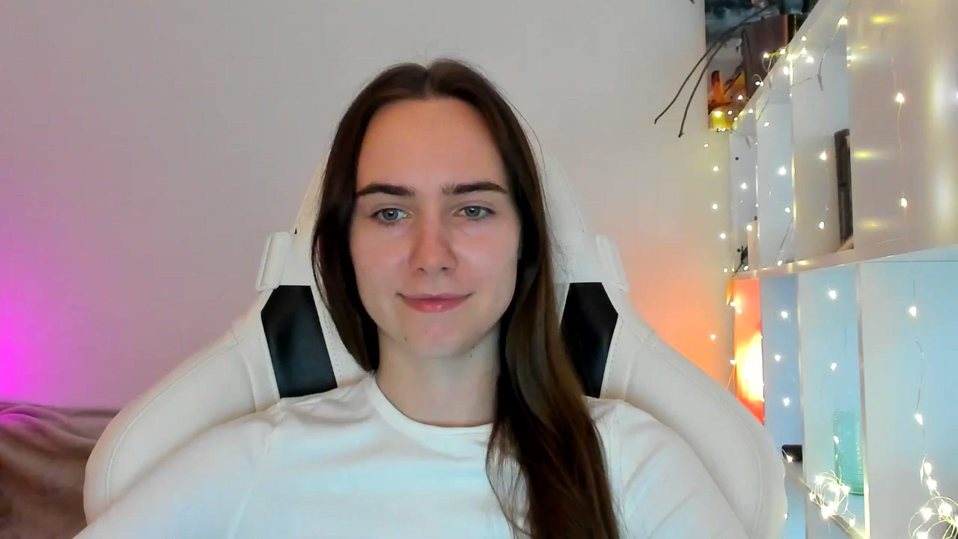 Gallery image thumbnail from OhAlisa's myfreecams stream on, 02/04/2026, 15:43 image 1 of 20
