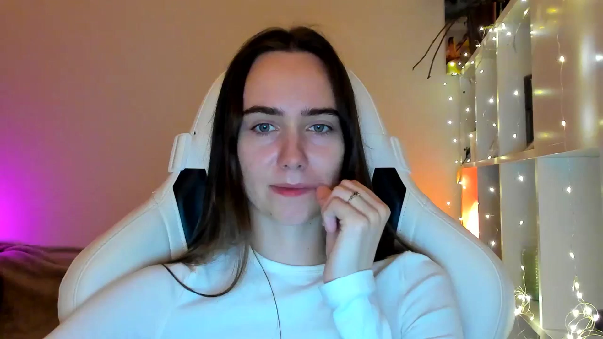 Gallery image thumbnail from OhAlisa's myfreecams stream on, 02/04/2026, 19:13 image 4 of 20