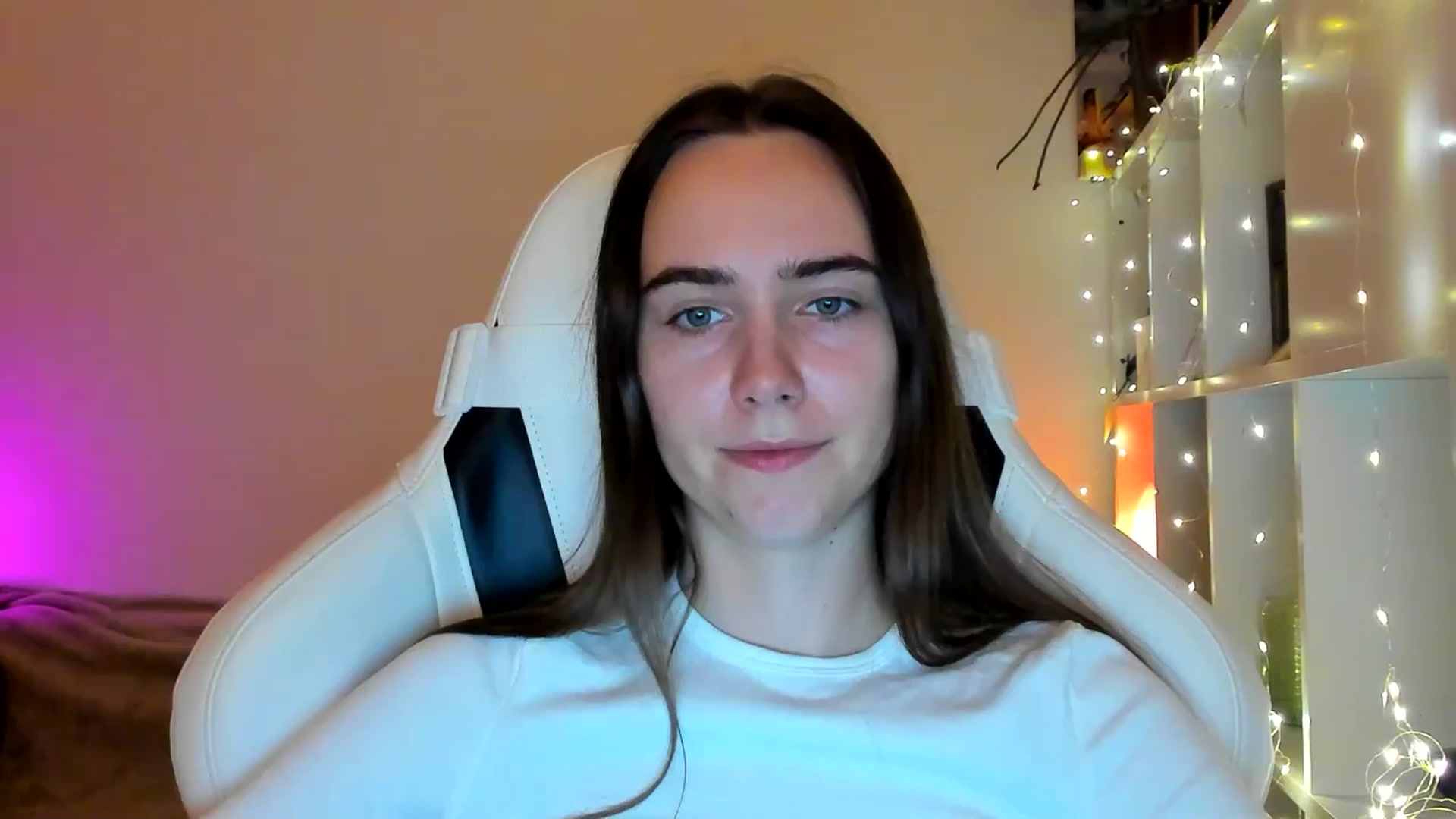 Gallery image thumbnail from OhAlisa's myfreecams stream on, 02/04/2026, 19:13 image 2 of 20