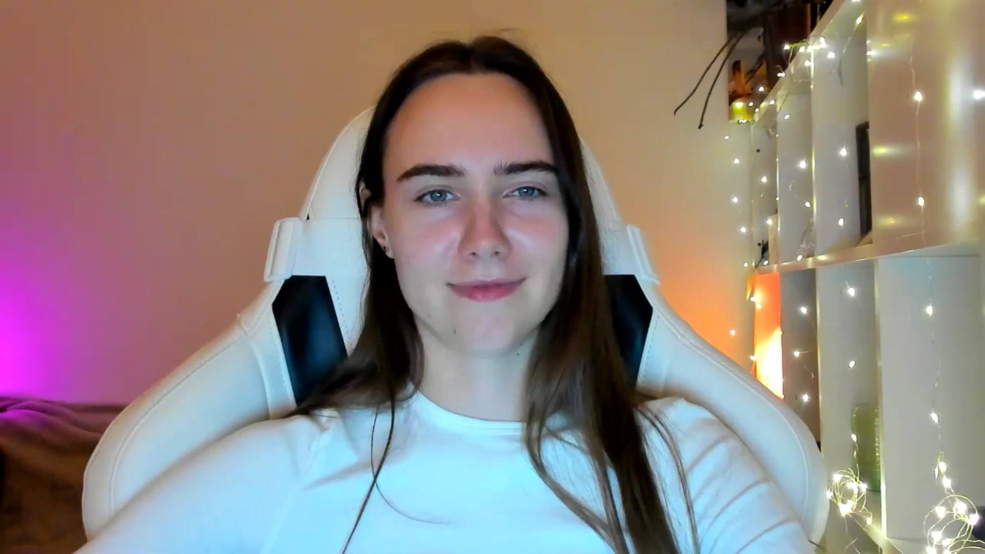 Gallery image thumbnail from OhAlisa's myfreecams stream on, 02/04/2026, 19:13 image 5 of 20