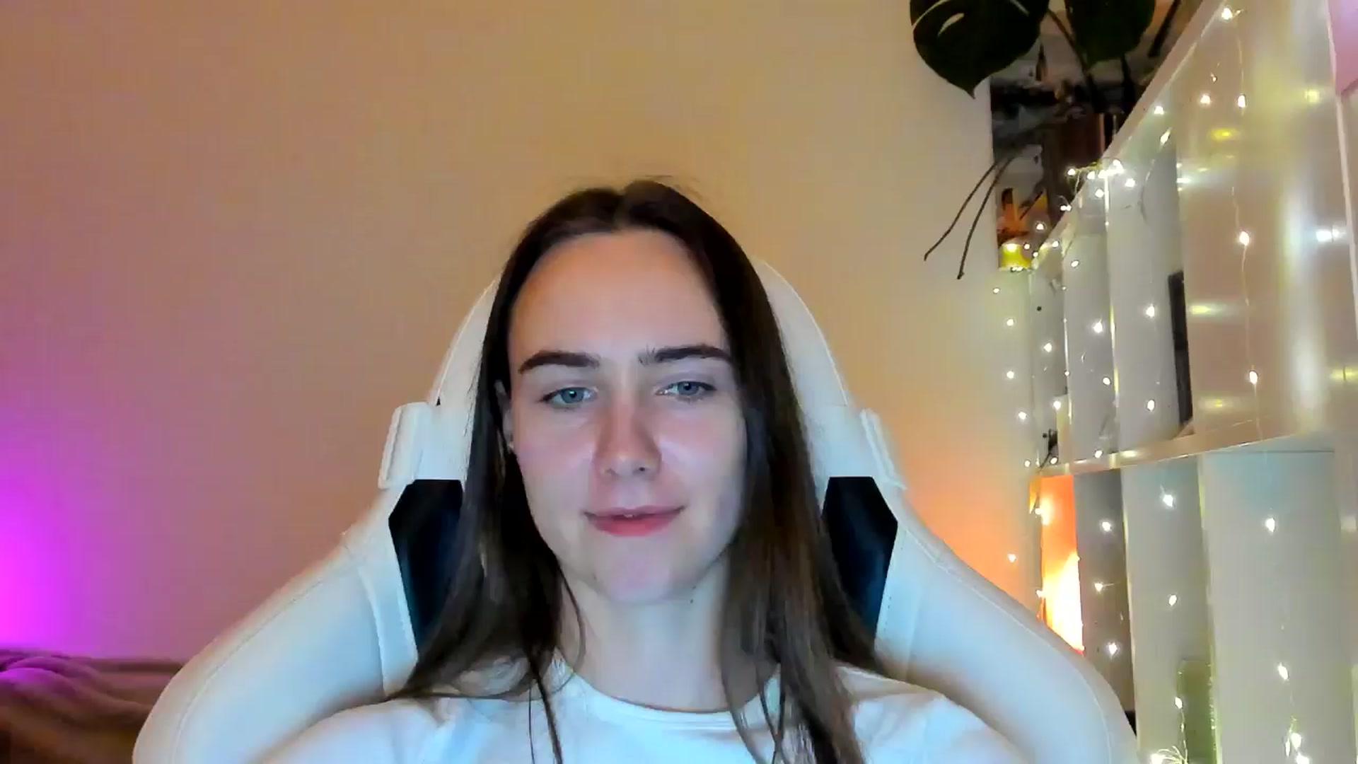 Gallery image thumbnail from OhAlisa's myfreecams stream on, 02/04/2026, 19:13 image 10 of 20