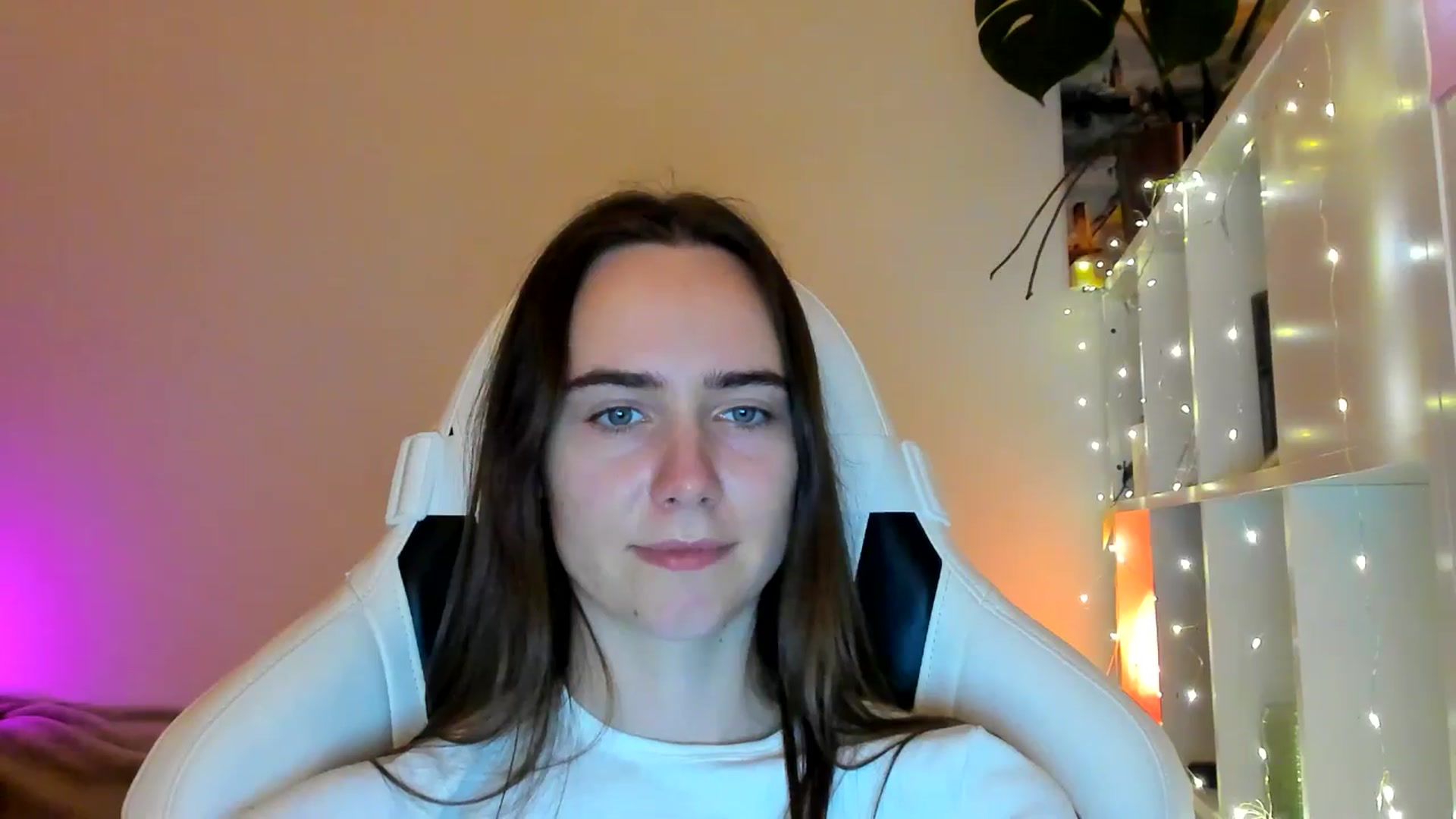 Gallery image thumbnail from OhAlisa's myfreecams stream on, 02/04/2026, 19:13 image 13 of 20
