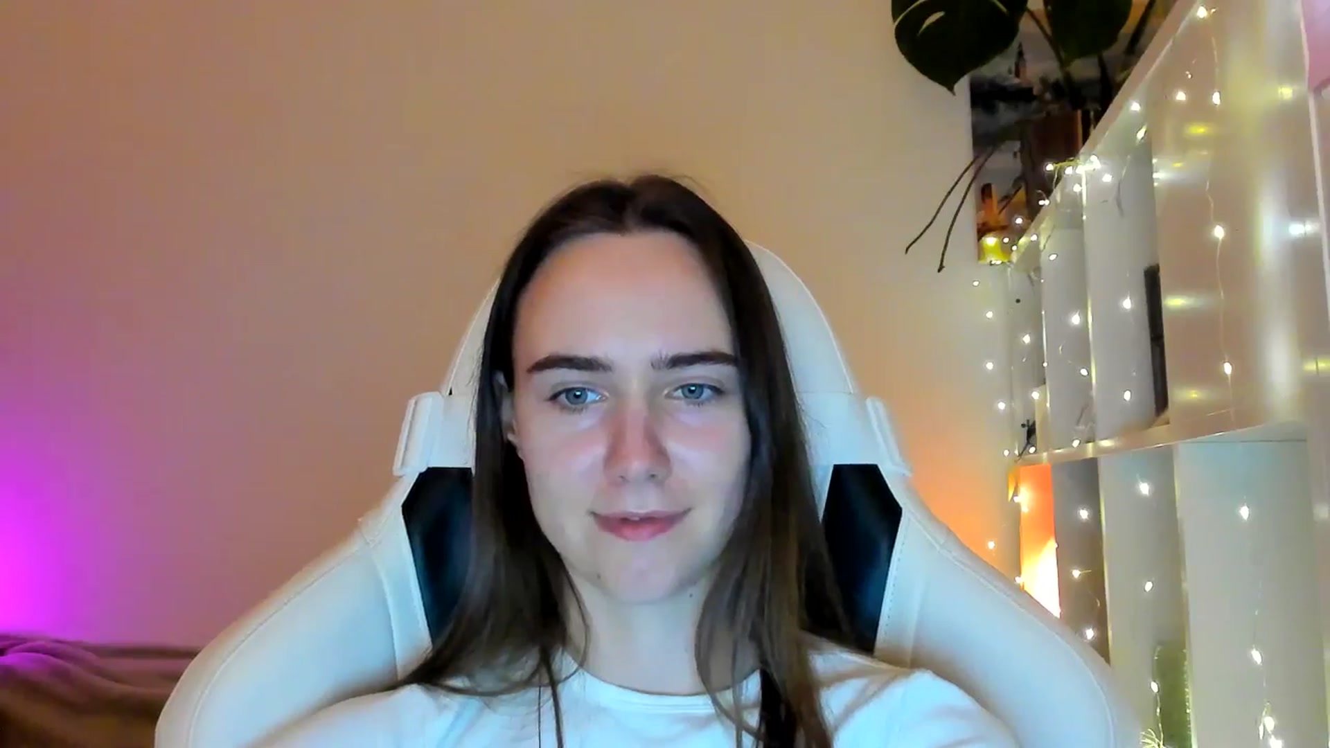 Gallery image thumbnail from OhAlisa's myfreecams stream on, 02/04/2026, 19:13 image 9 of 20