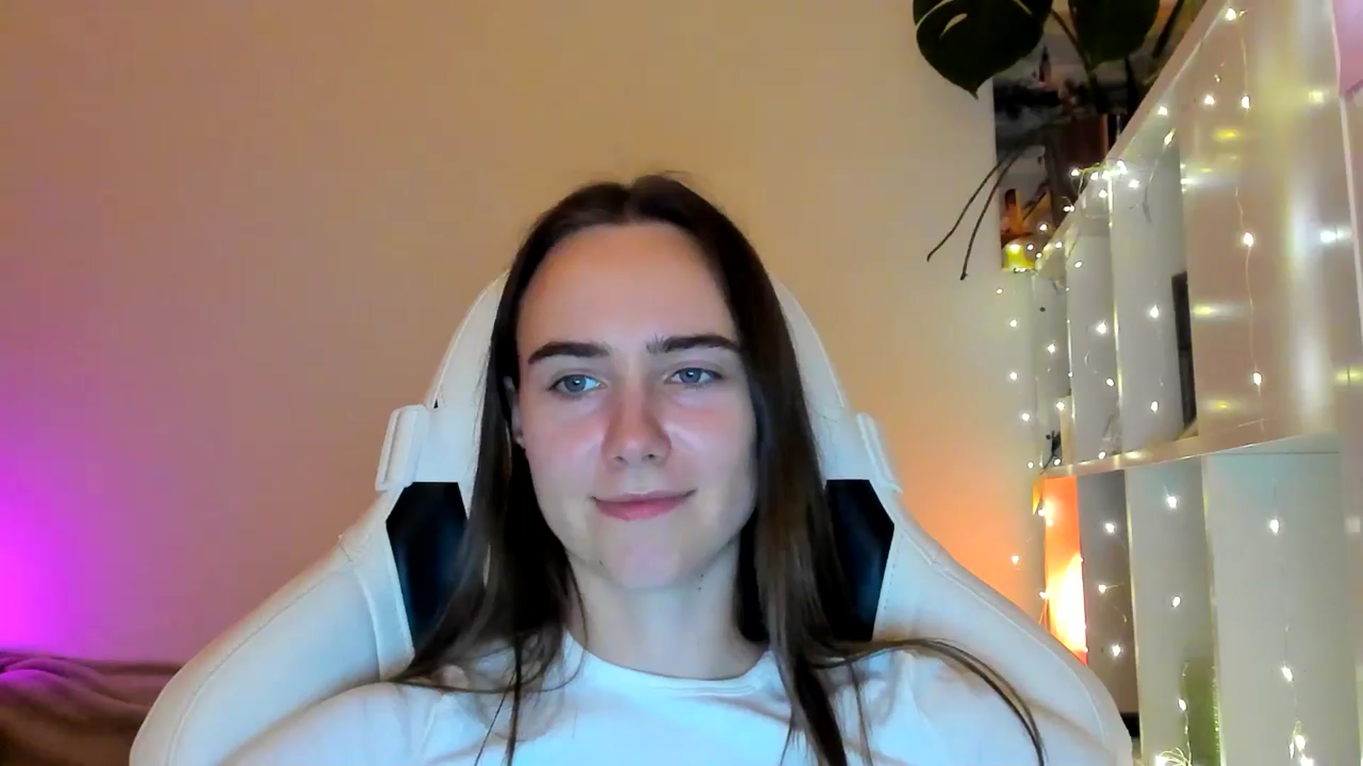Gallery image thumbnail from OhAlisa's myfreecams stream on, 02/04/2026, 19:13 image 11 of 20