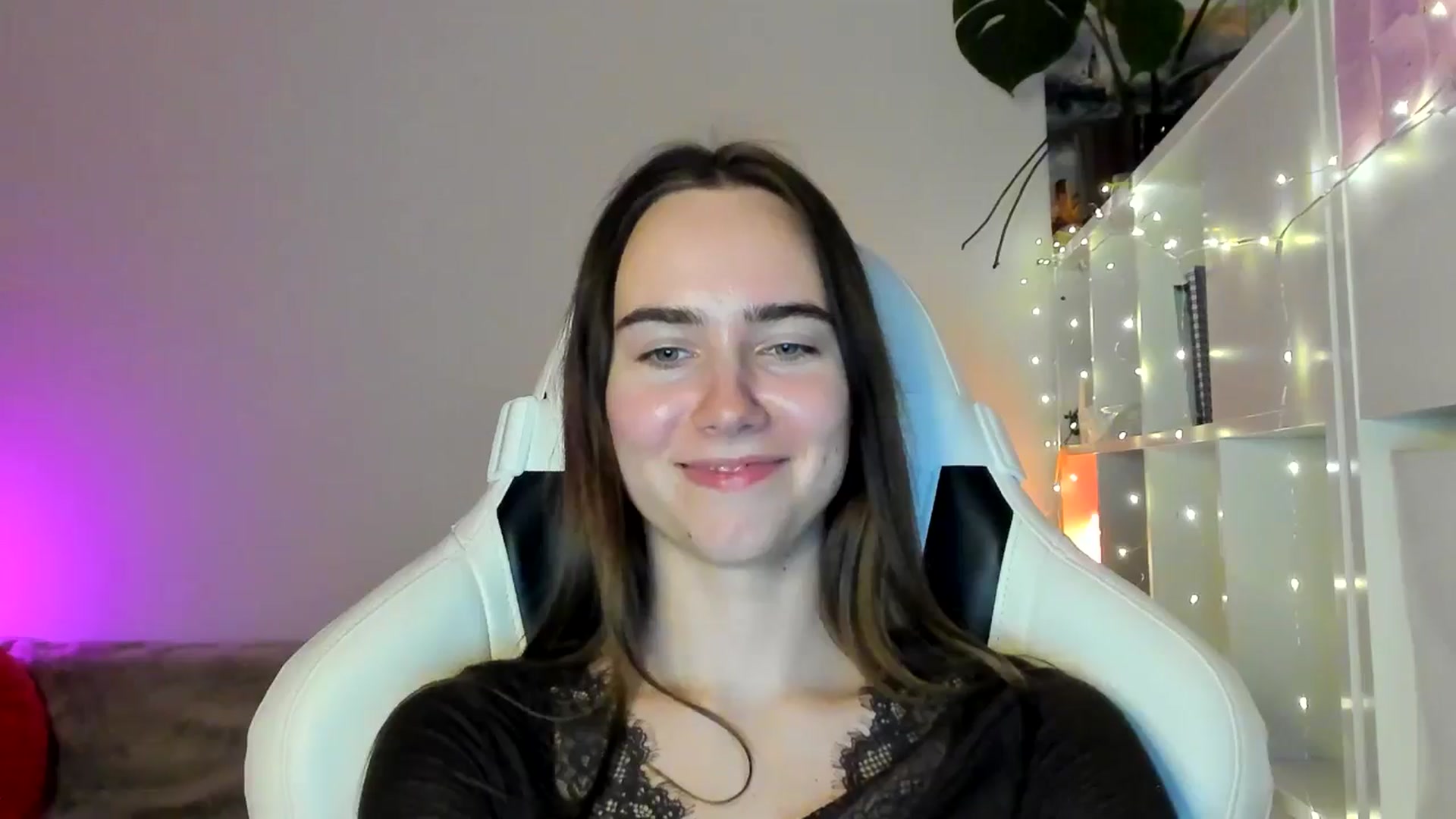 Gallery image thumbnail from OhAlisa's myfreecams stream on, 02/11/2026, 18:23 image 3 of 20