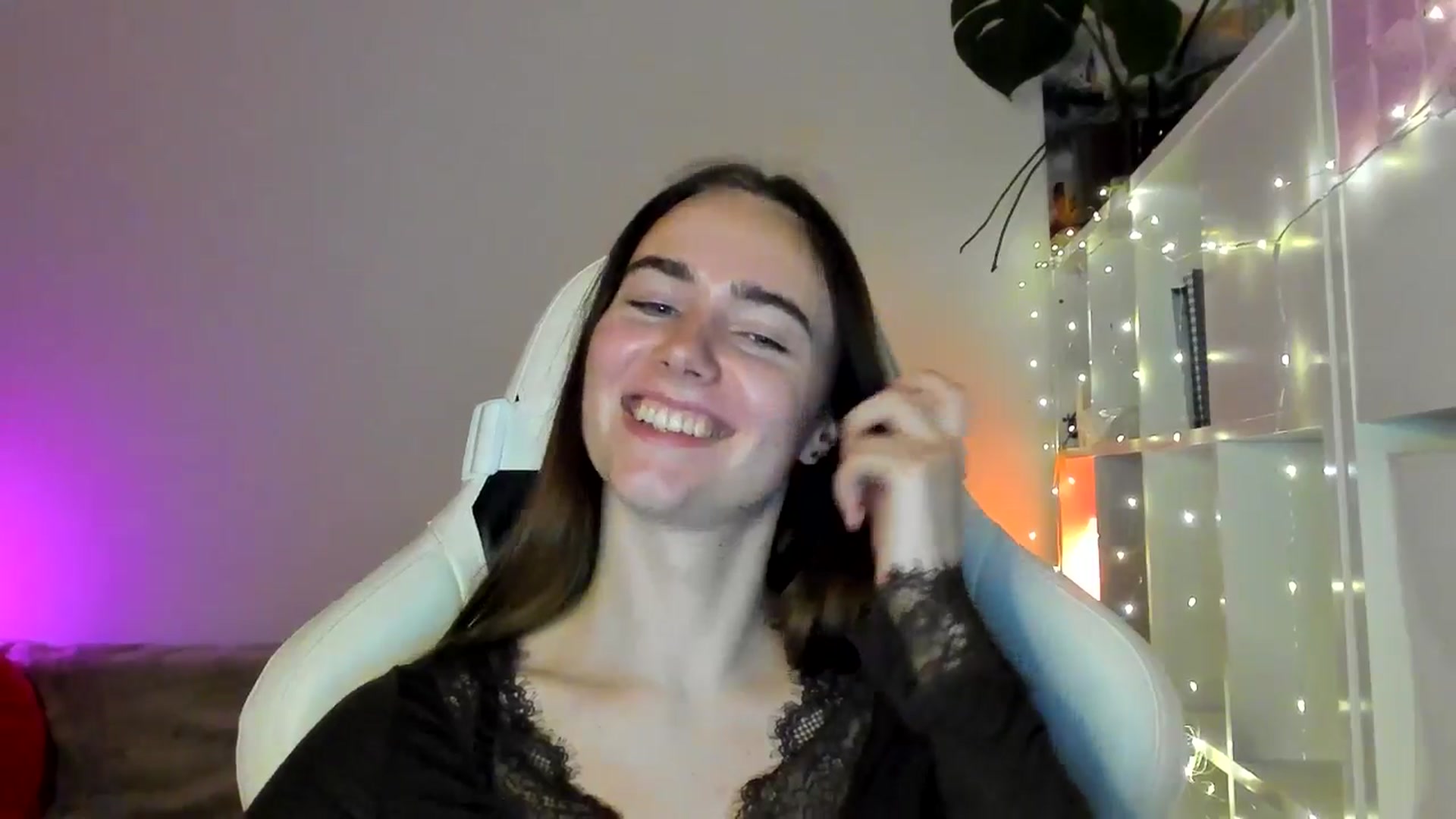 Gallery image thumbnail from OhAlisa's myfreecams stream on, 02/11/2026, 18:23 image 7 of 20