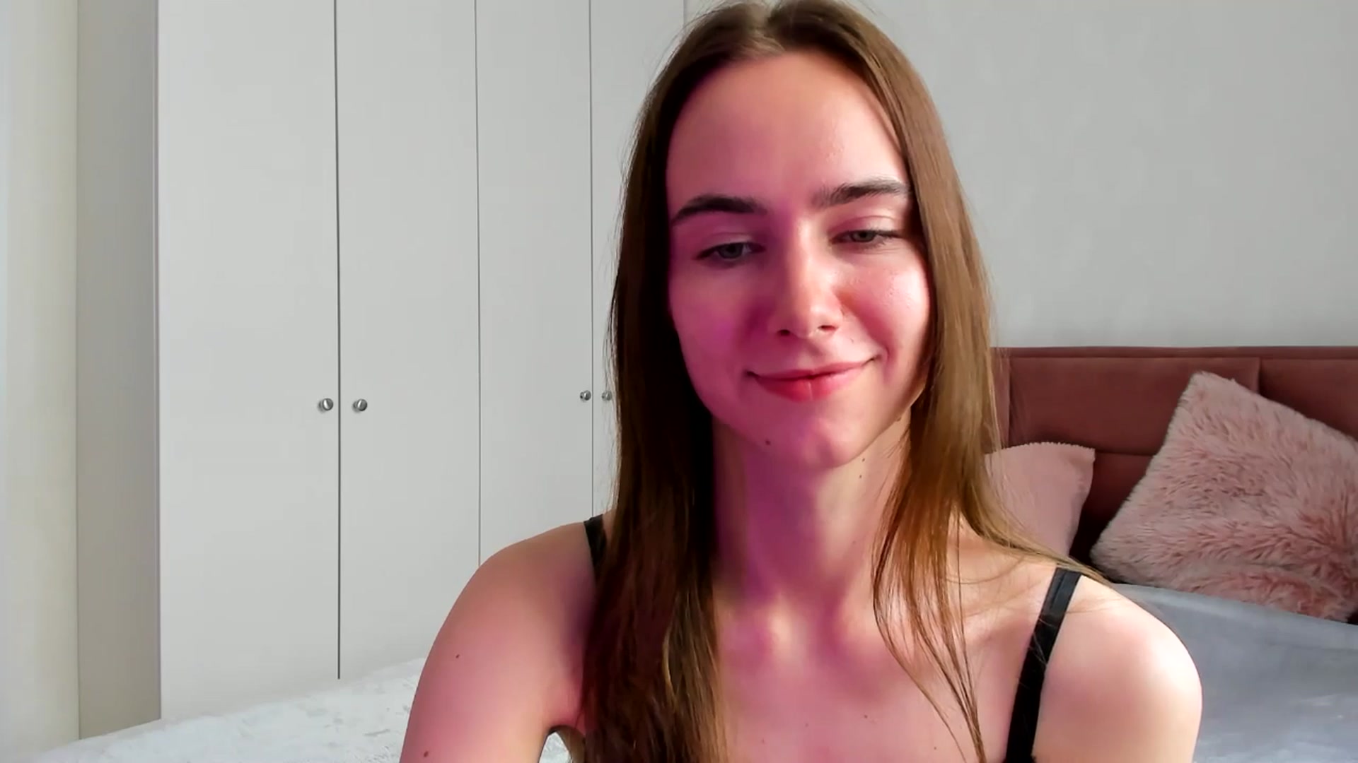 Gallery image thumbnail from OhAlisa's myfreecams stream on, 04/22/2026, 13:20 image 18 of 20
