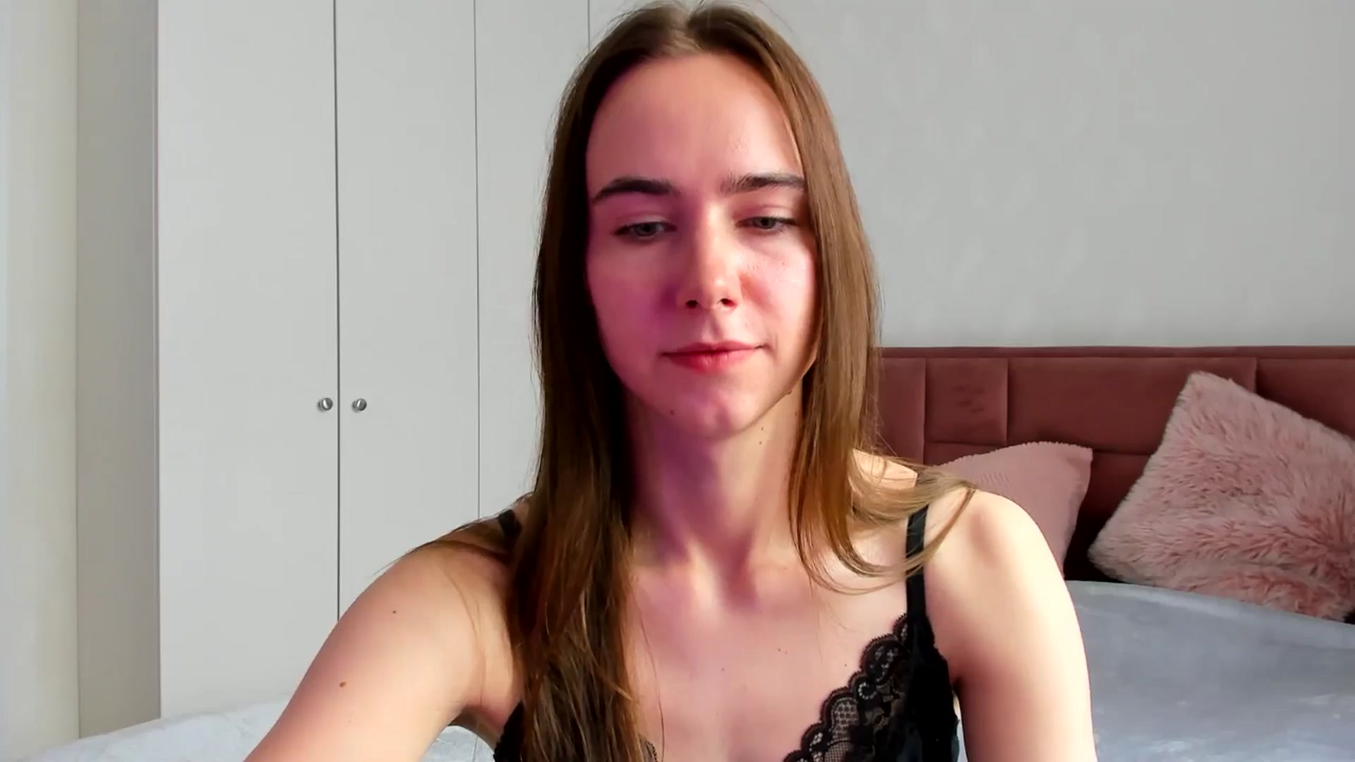 Gallery image thumbnail from OhAlisa's myfreecams stream on, 04/22/2026, 13:20 image 14 of 20