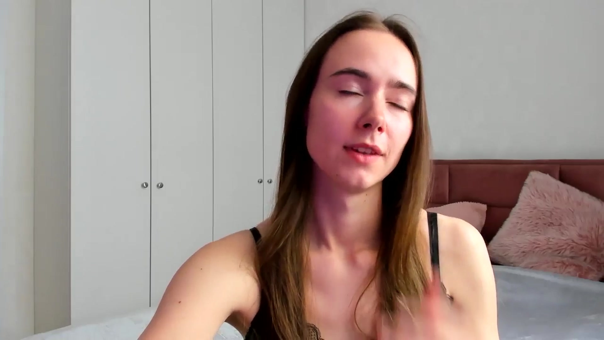 Gallery image thumbnail from OhAlisa's myfreecams stream on, 04/22/2026, 13:20 image 4 of 20