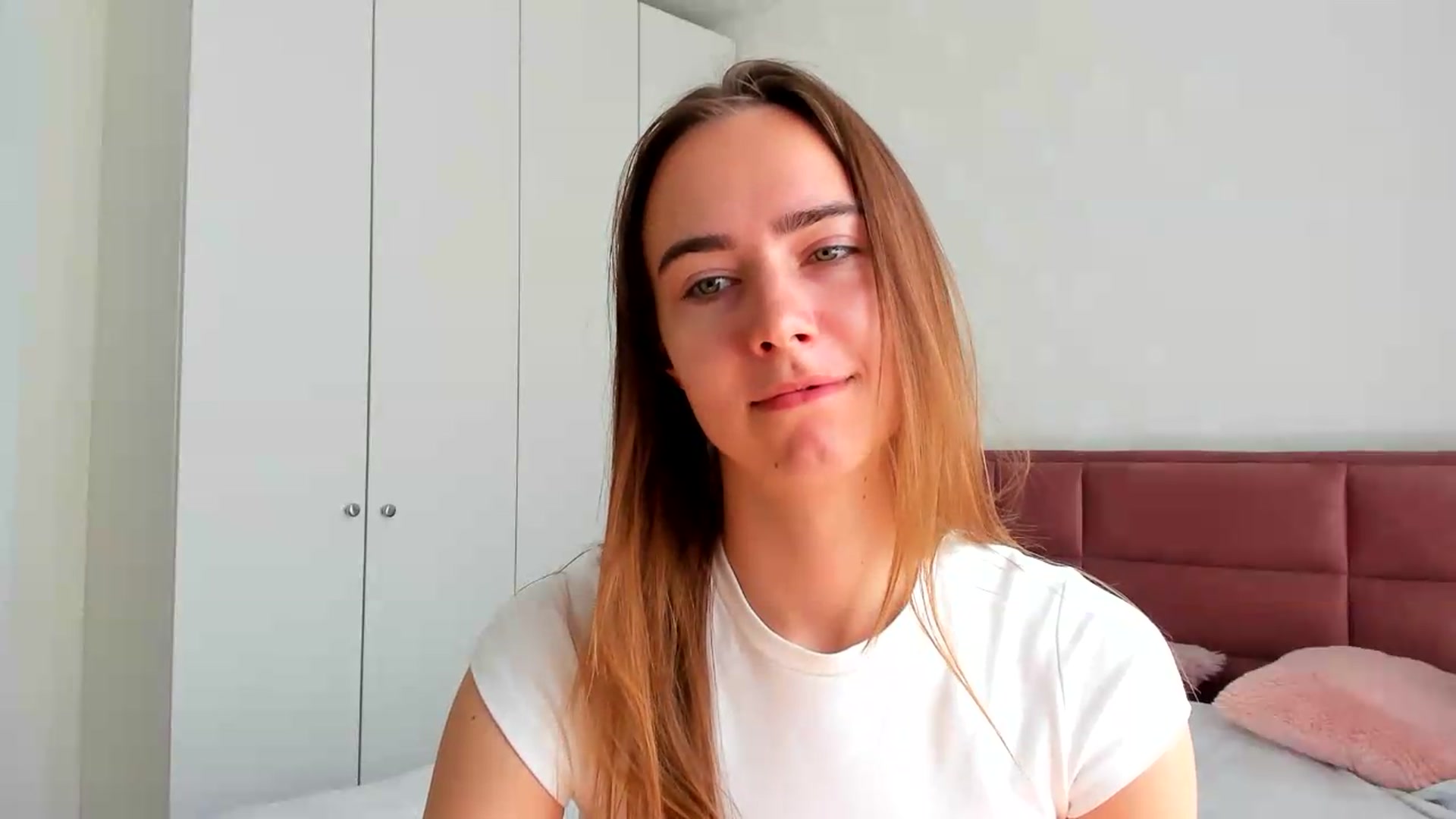 Gallery image thumbnail from OhAlisa's myfreecams stream on, 05/16/2026, 07:35 image 16 of 20