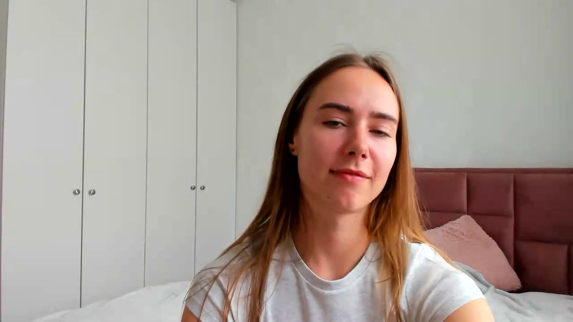 Gallery image thumbnail from OhAlisa's myfreecams stream on, 05/18/2026, 14:33 image 16 of 20