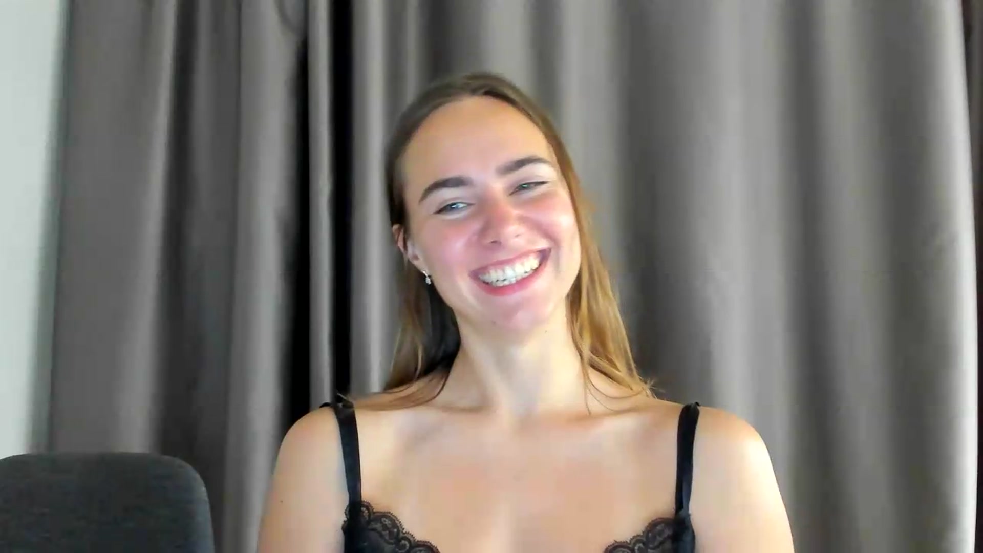 Gallery image thumbnail from OhAlisa's myfreecams stream on, 08/11/2026, 18:11 image 10 of 20