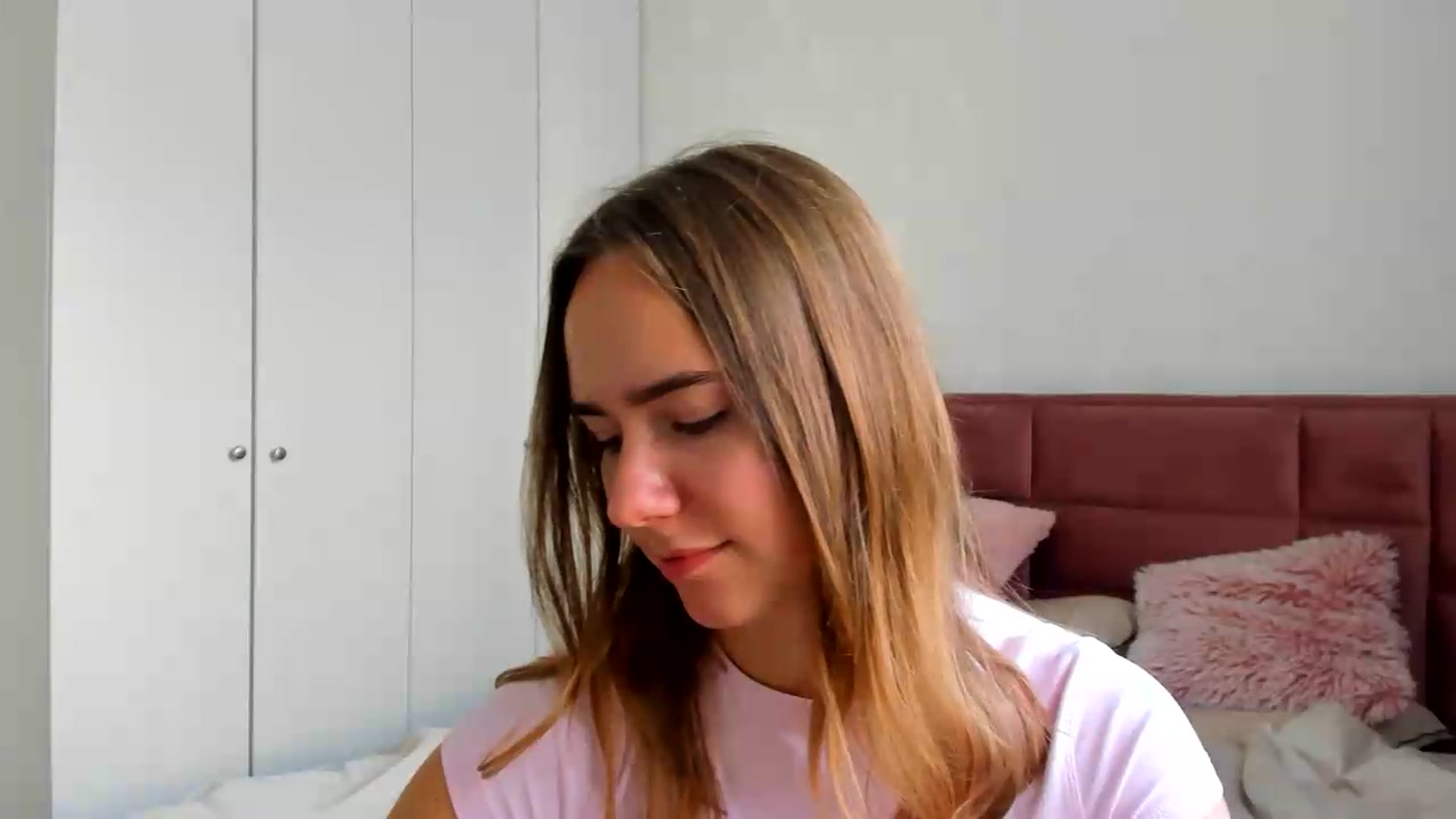 Gallery image thumbnail from OhAlisa's myfreecams stream on, 08/29/2026, 14:38 image 15 of 20
