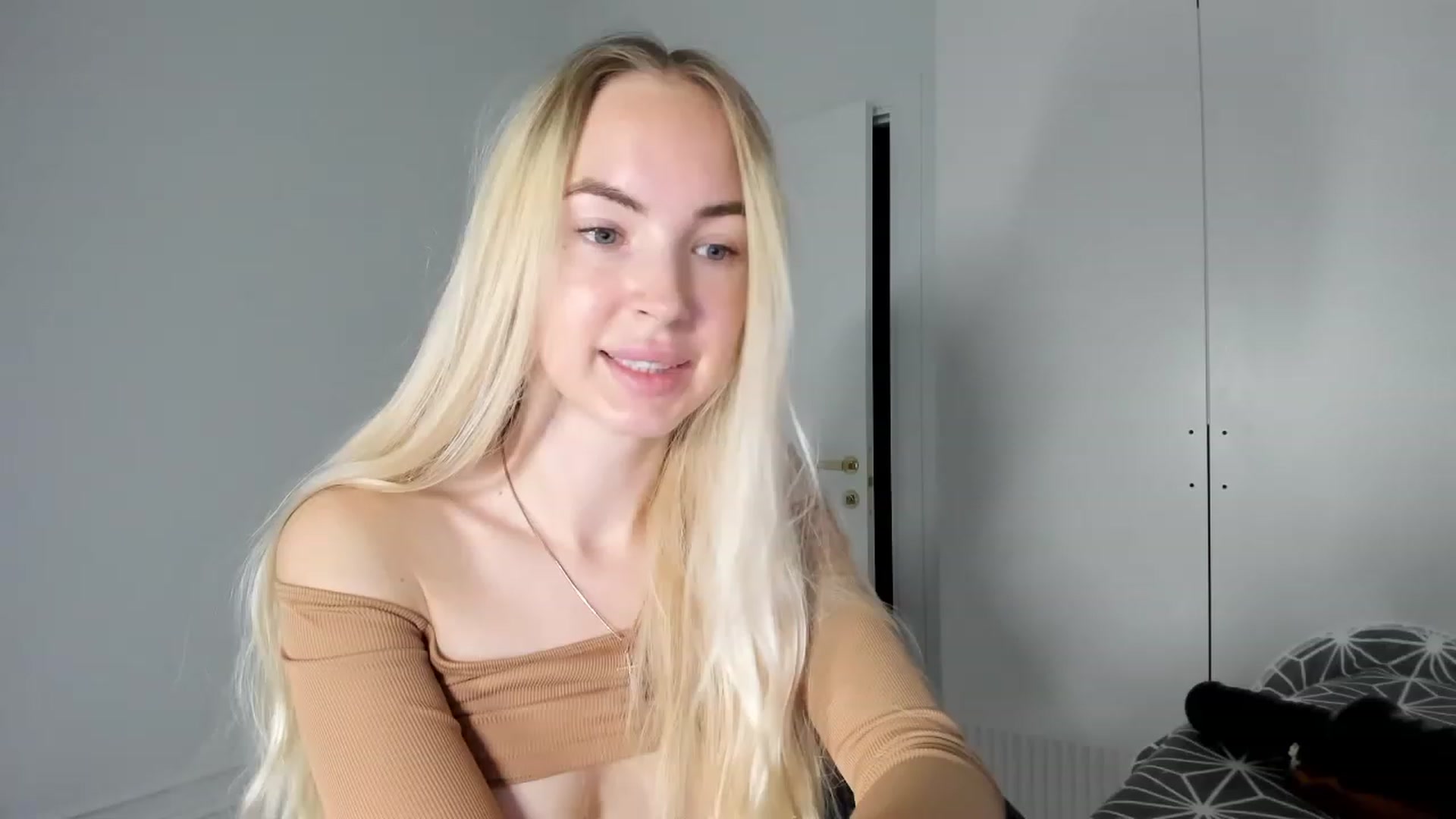Gallery image thumbnail from OhBarbie's myfreecams stream on, 10/28/2023, 04:15 image 16 of 20