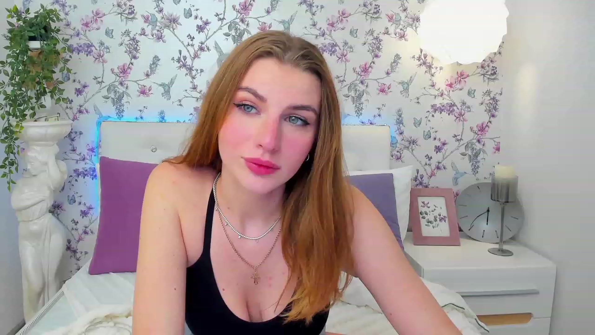 Gallery image thumbnail from OhCarrie's myfreecams stream on, 12/02/2023, 15:41 image 12 of 20