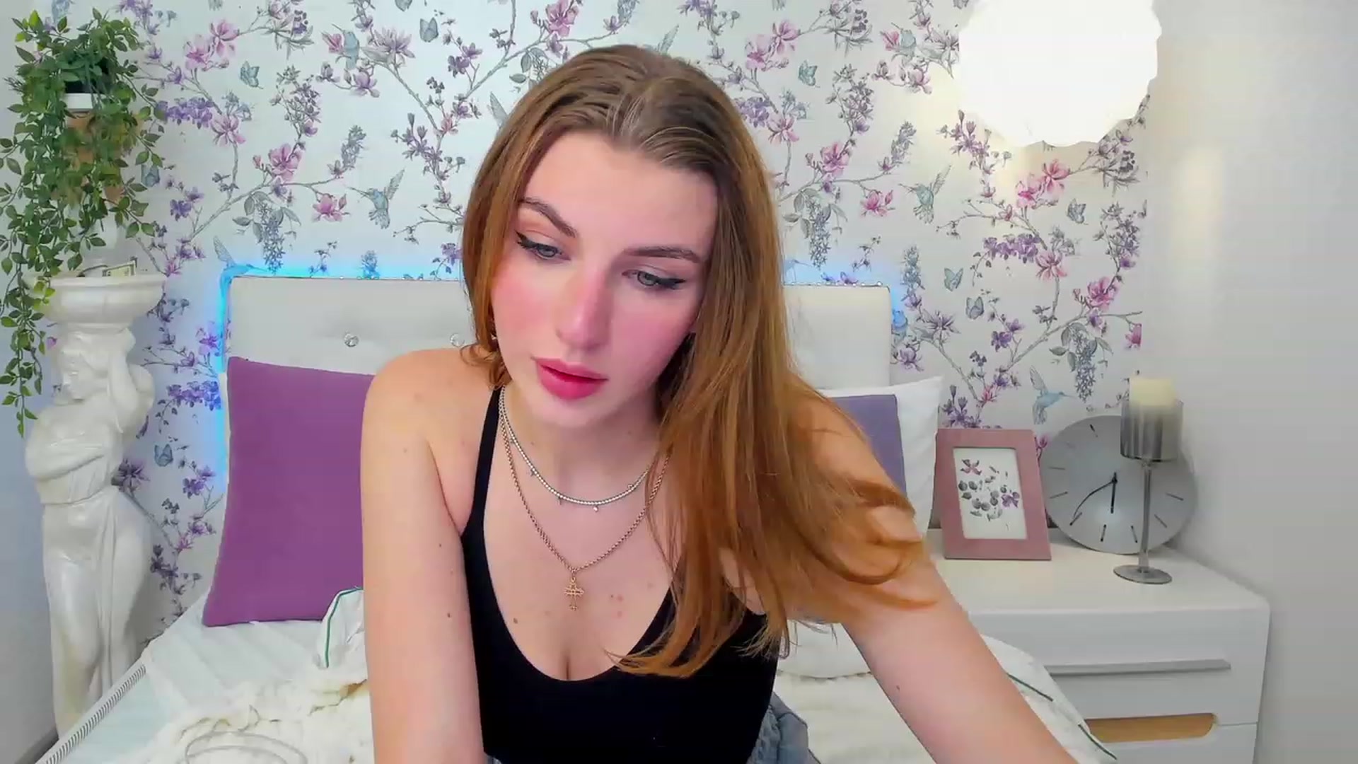 Gallery image thumbnail from OhCarrie's myfreecams stream on, 12/02/2023, 15:41 image 15 of 20
