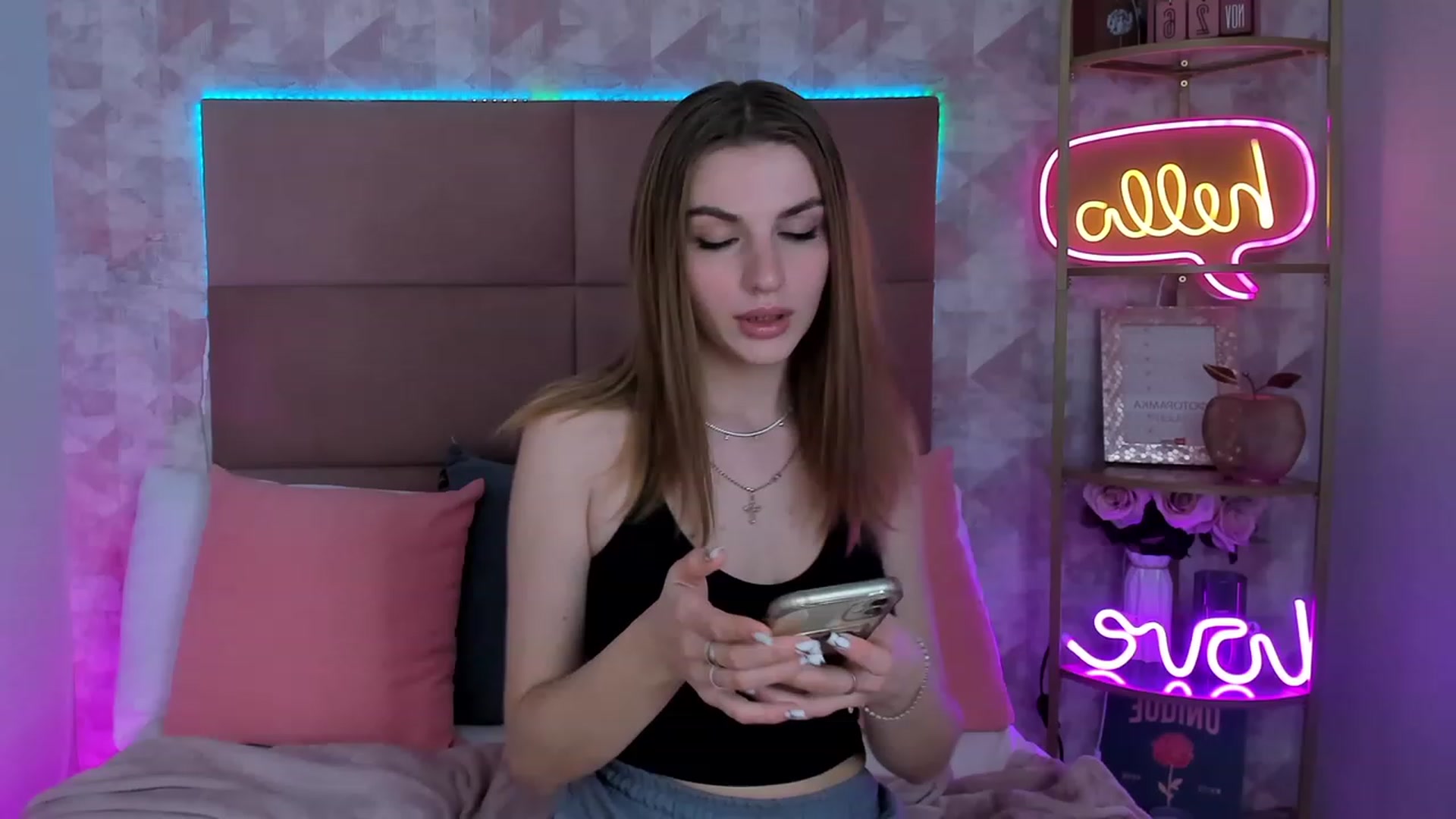 Gallery image thumbnail from OhCarrie's myfreecams stream on, 12/03/2023, 19:39 image 17 of 20