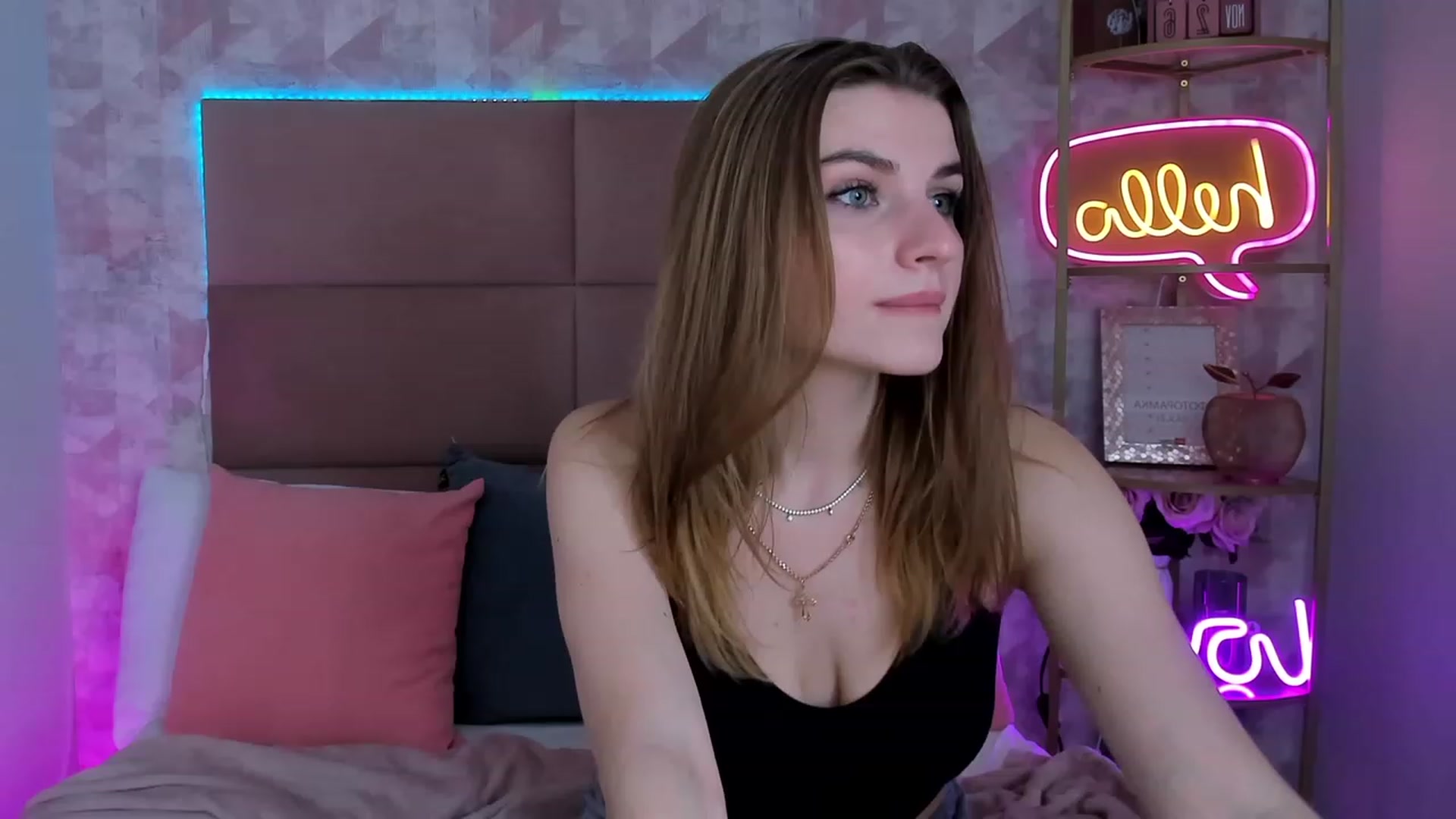 Gallery image thumbnail from OhCarrie's myfreecams stream on, 12/03/2023, 19:39 image 15 of 20