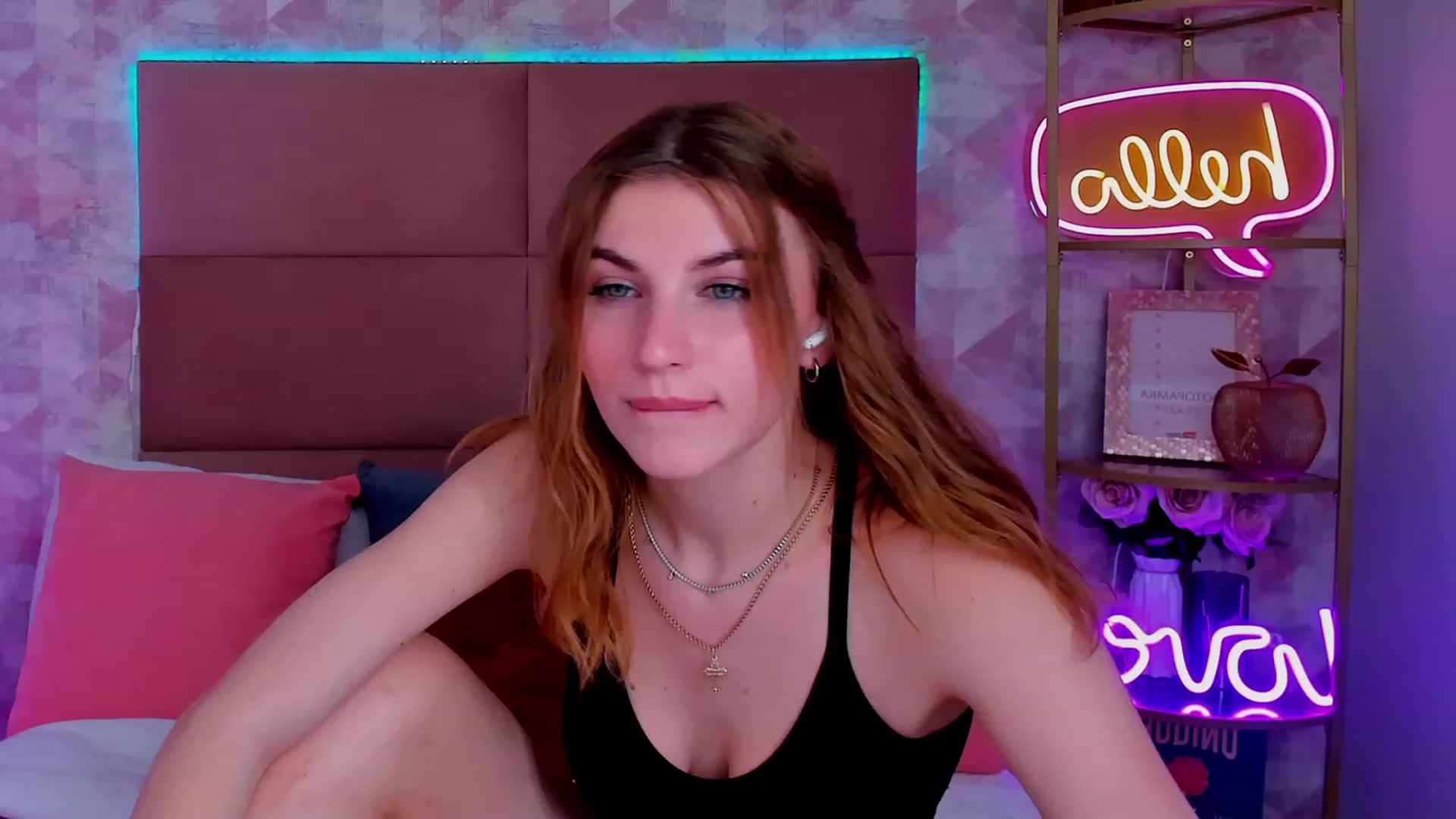 Gallery image thumbnail from OhCarrie's myfreecams stream on, 12/05/2023, 11:57 image 4 of 20