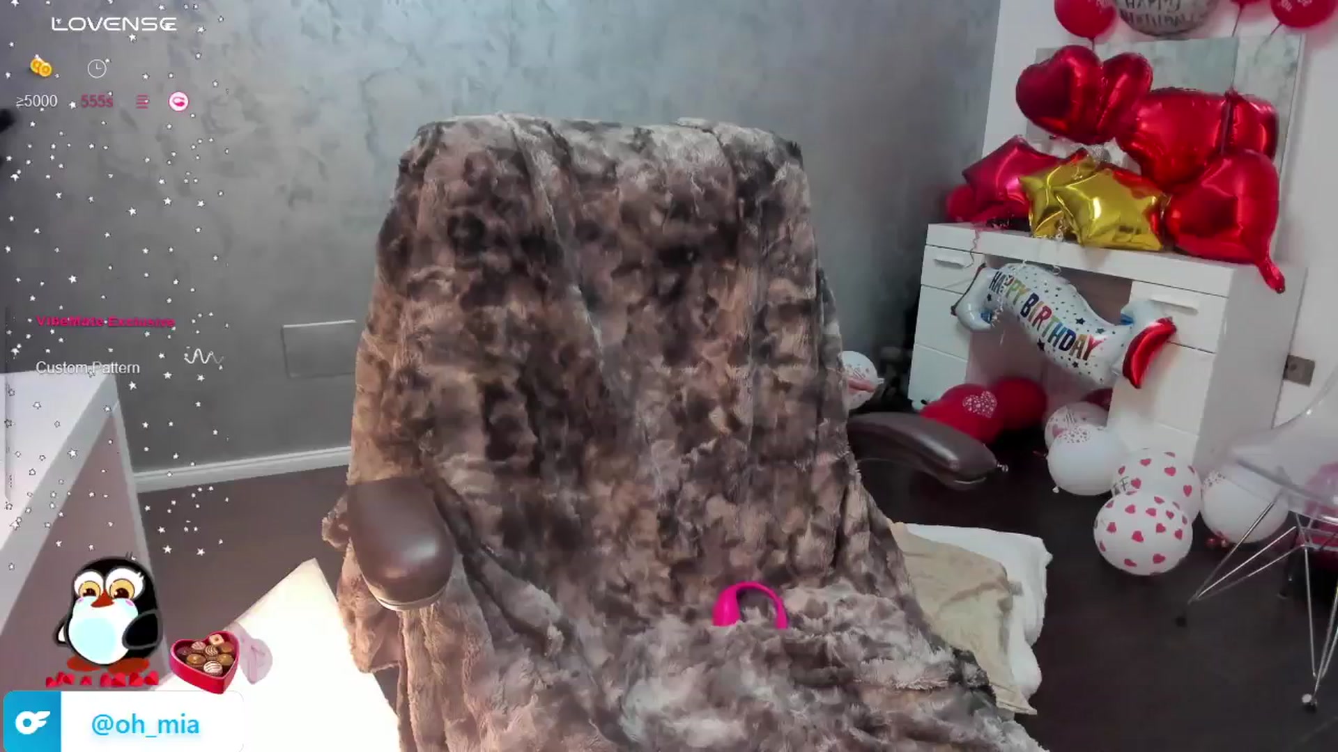 Gallery image thumbnail from OhMyBirthday's myfreecams stream on, 06/13/2024, 11:48 image 17 of 20