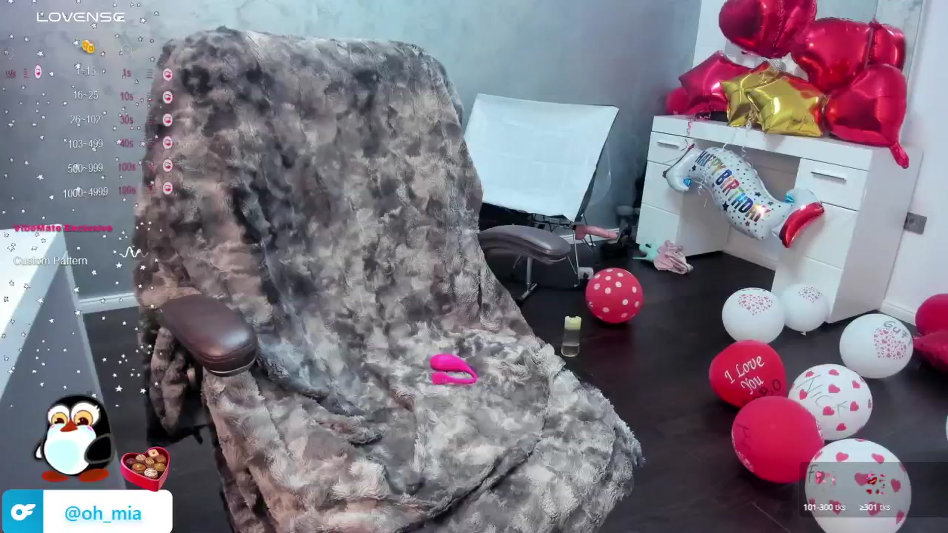 Gallery image thumbnail from OhMyBirthday's myfreecams stream on, 06/14/2024, 07:37 image 15 of 20