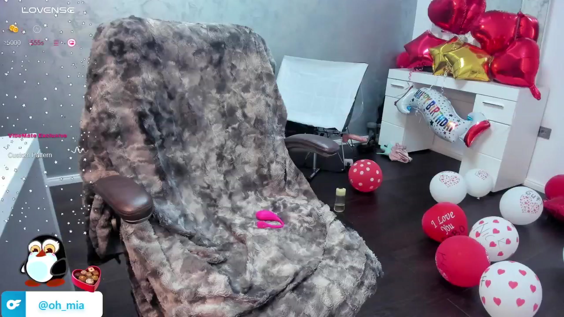 Gallery image thumbnail from OhMyBirthday's myfreecams stream on, 06/14/2024, 07:37 image 16 of 20