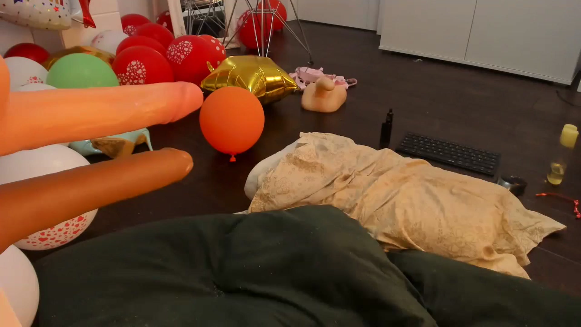 Gallery image thumbnail from OhMyBirthday's myfreecams stream on, 06/19/2024, 08:22 image 17 of 20