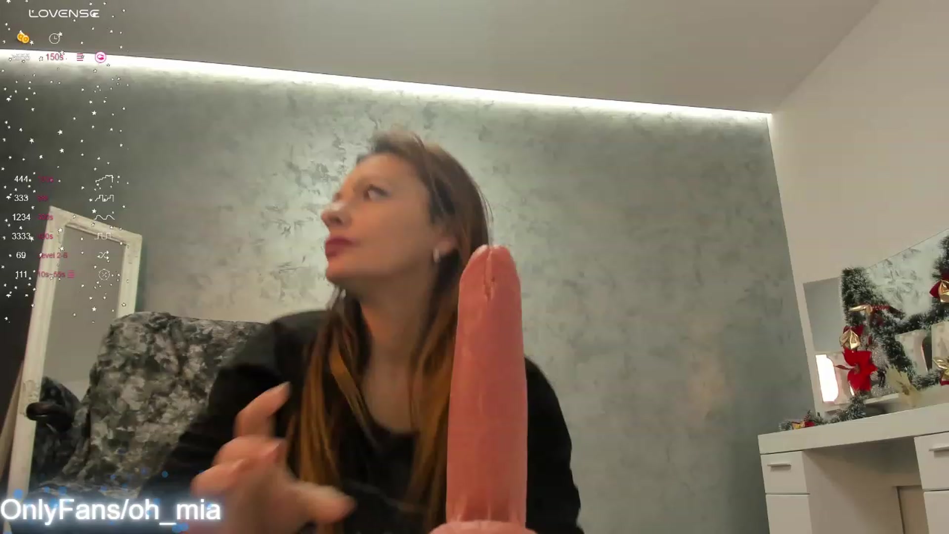 Gallery image thumbnail from OhMyMia__'s myfreecams stream on, 12/12/2023, 09:15 image 15 of 20