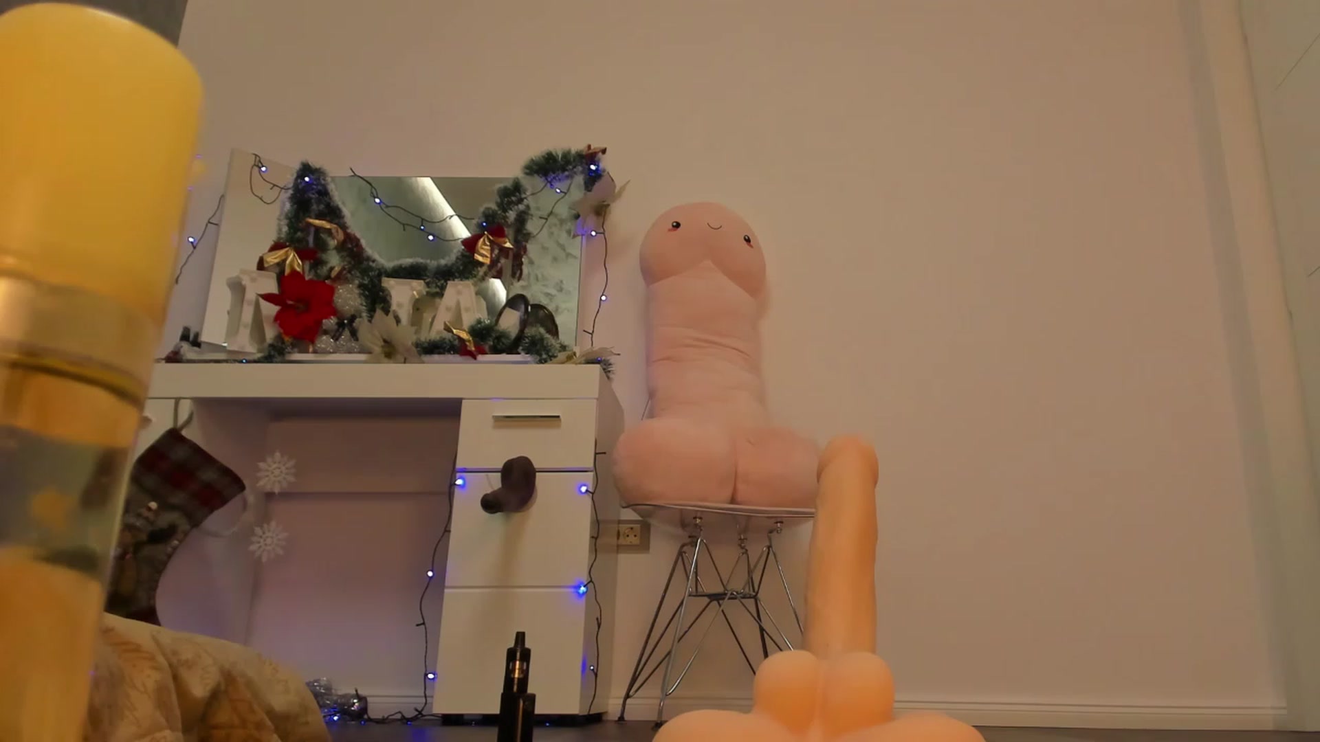 Gallery image thumbnail from OhMyMia__'s myfreecams stream on, 12/19/2023, 10:31 image 5 of 20