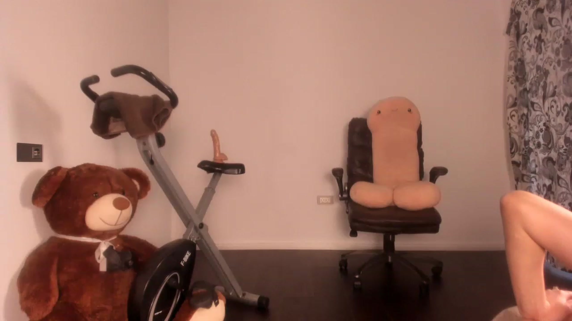 Gallery image thumbnail from OhMyMiaa's myfreecams stream on, 11/26/2022, 10:18 image 6 of 20