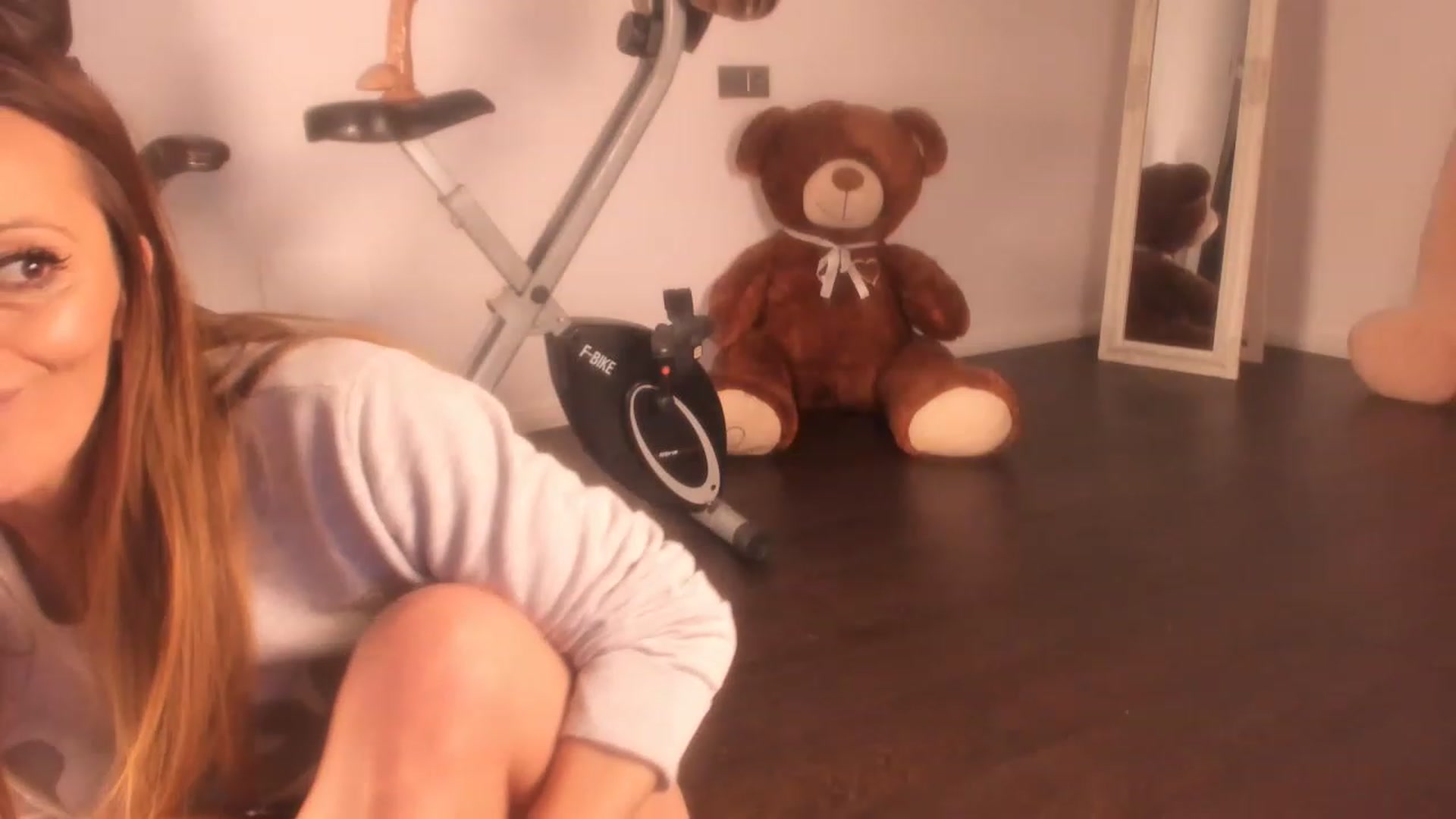 Gallery image thumbnail from OhMyMiaa's myfreecams stream on, 11/27/2022, 10:16 image 9 of 20