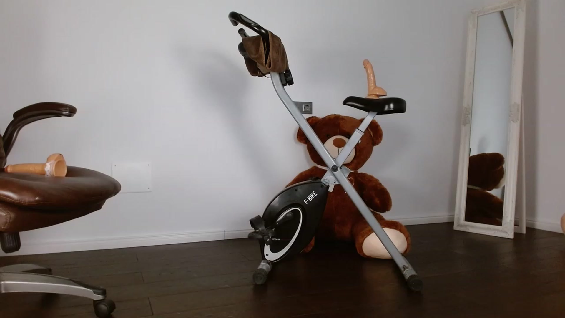 Gallery image thumbnail from OhMyMiaa's myfreecams stream on, 11/29/2022, 09:14 image 17 of 20