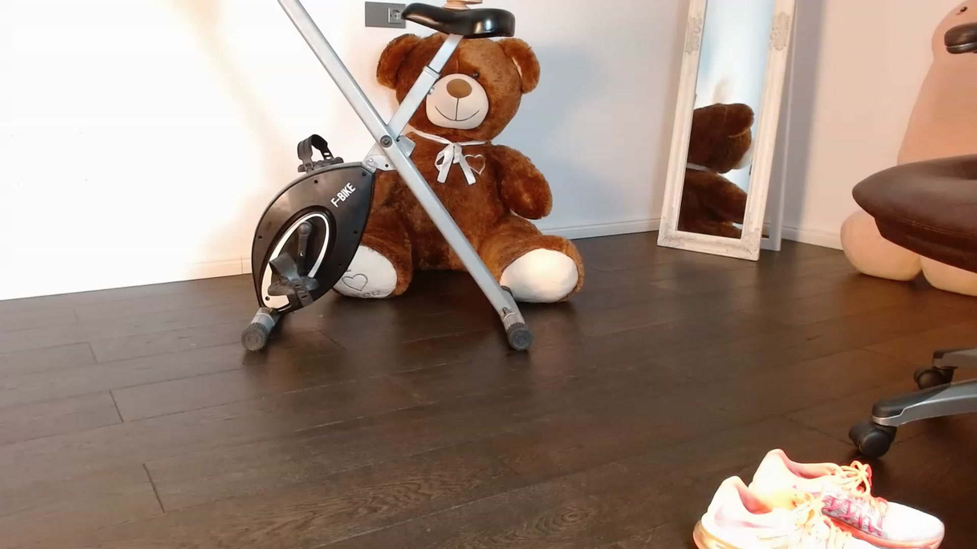 Gallery image thumbnail from OhMyMiaa's myfreecams stream on, 11/29/2022, 10:44 image 12 of 20
