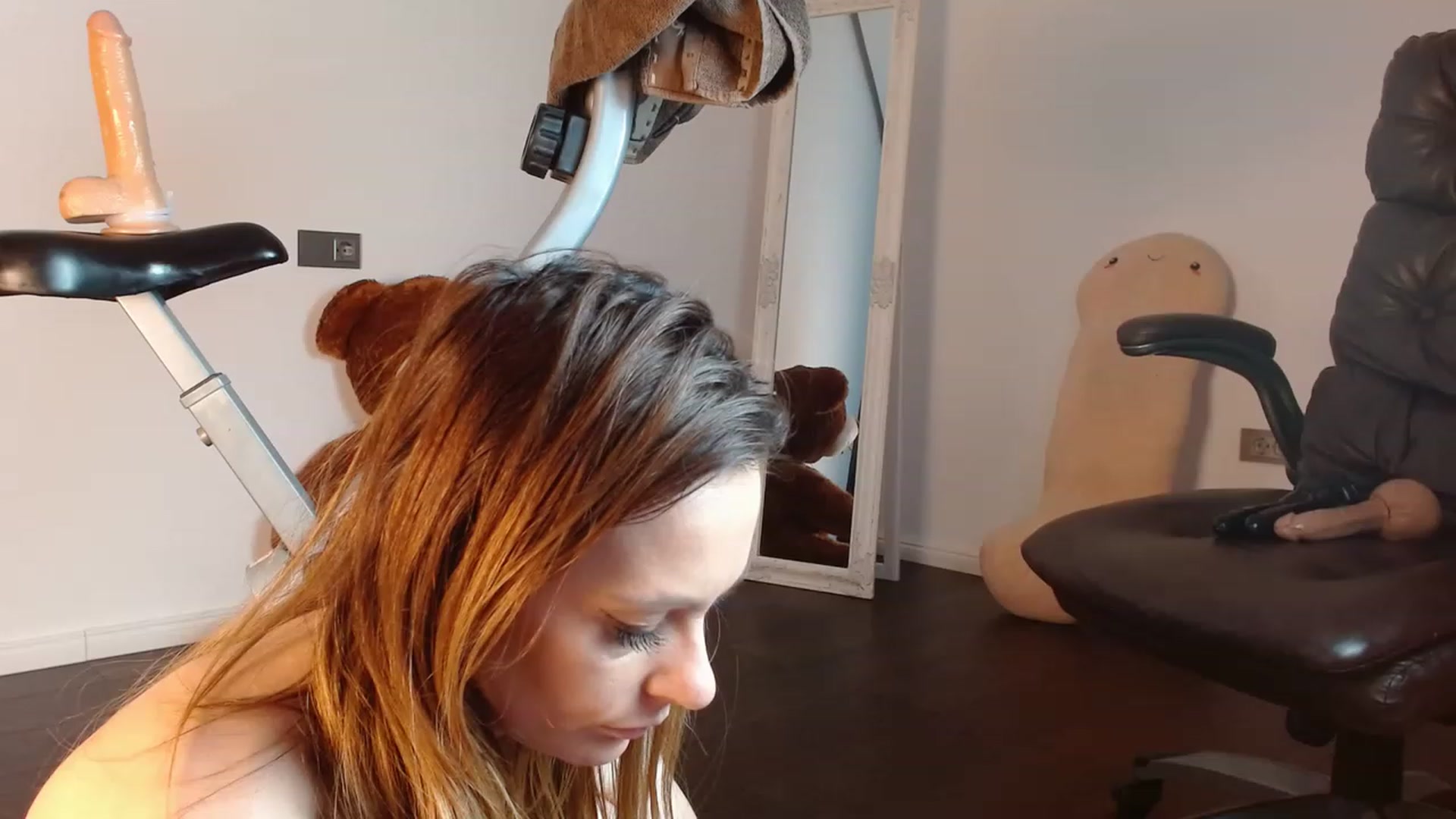 Gallery image thumbnail from OhMyMiaa's myfreecams stream on, 11/29/2022, 10:56 image 18 of 20