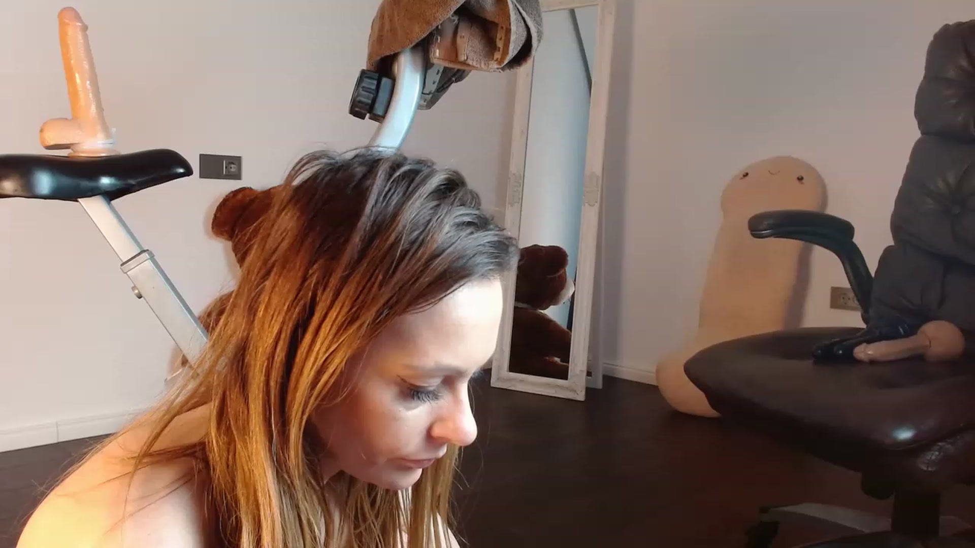 Gallery image thumbnail from OhMyMiaa's myfreecams stream on, 11/29/2022, 10:56 image 12 of 20