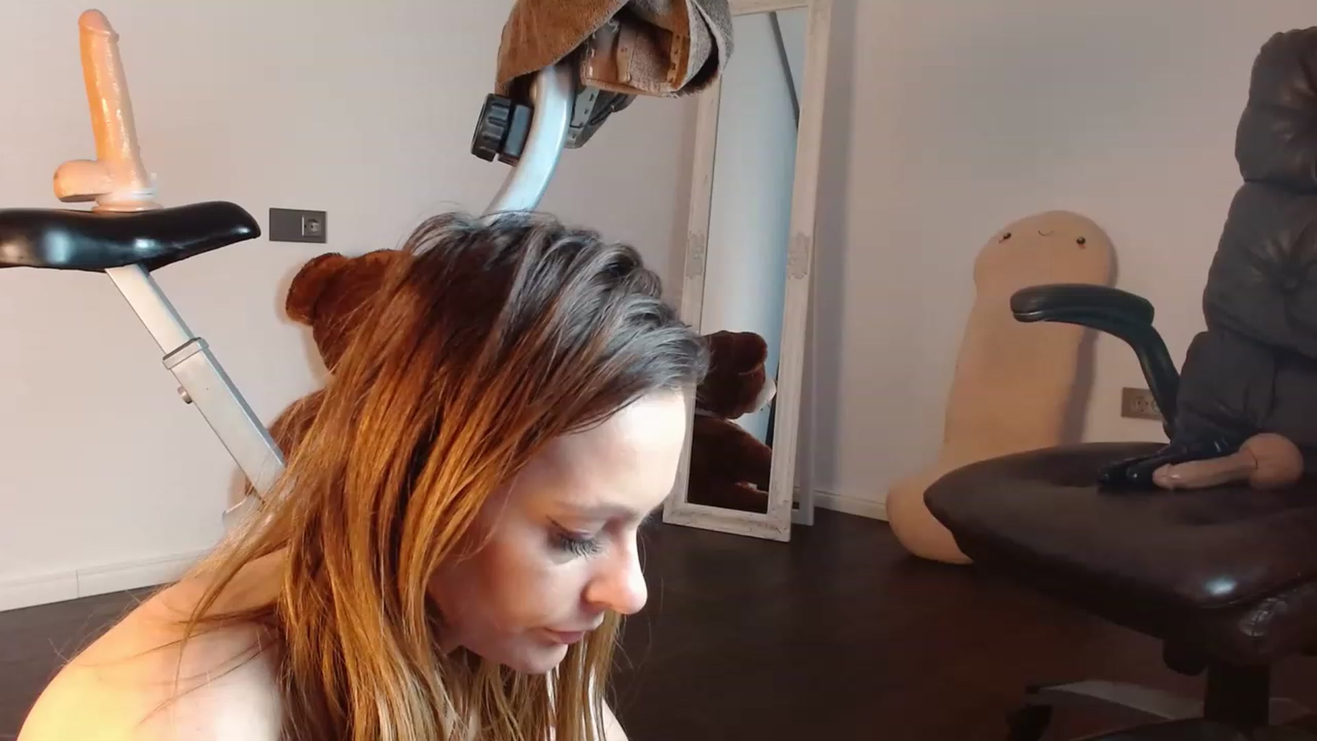 Gallery image thumbnail from OhMyMiaa's myfreecams stream on, 11/29/2022, 10:56 image 15 of 20