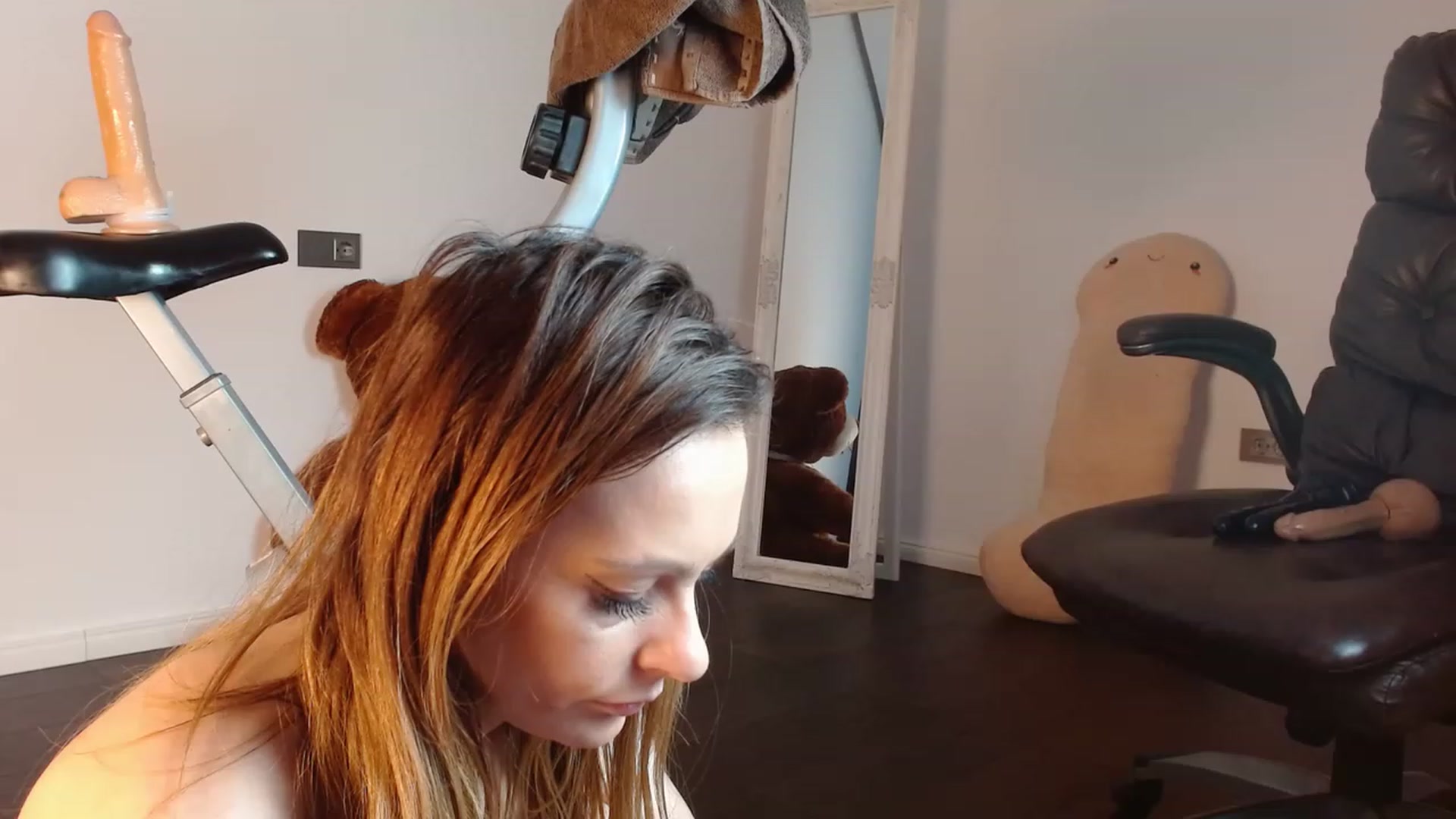 Gallery image thumbnail from OhMyMiaa's myfreecams stream on, 11/29/2022, 10:56 image 13 of 20