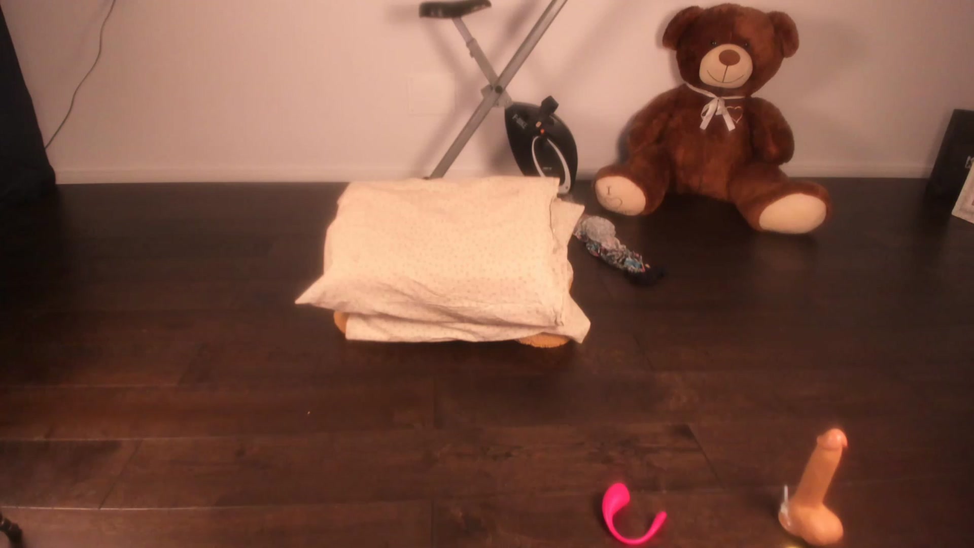 Gallery image thumbnail from OhMyMiaa's myfreecams stream on, 12/28/2022, 07:12 image 15 of 20
