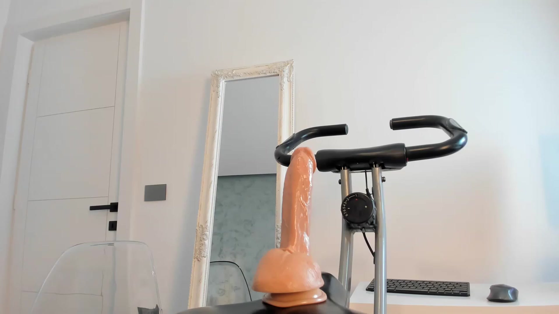 Gallery image thumbnail from OhMyMiaa's myfreecams stream on, 02/07/2023, 11:54 image 17 of 20