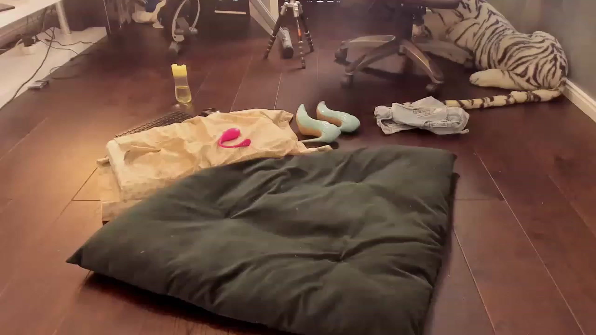 Gallery image thumbnail from OhMyMiaa's myfreecams stream on, 05/11/2023, 08:08 image 16 of 20