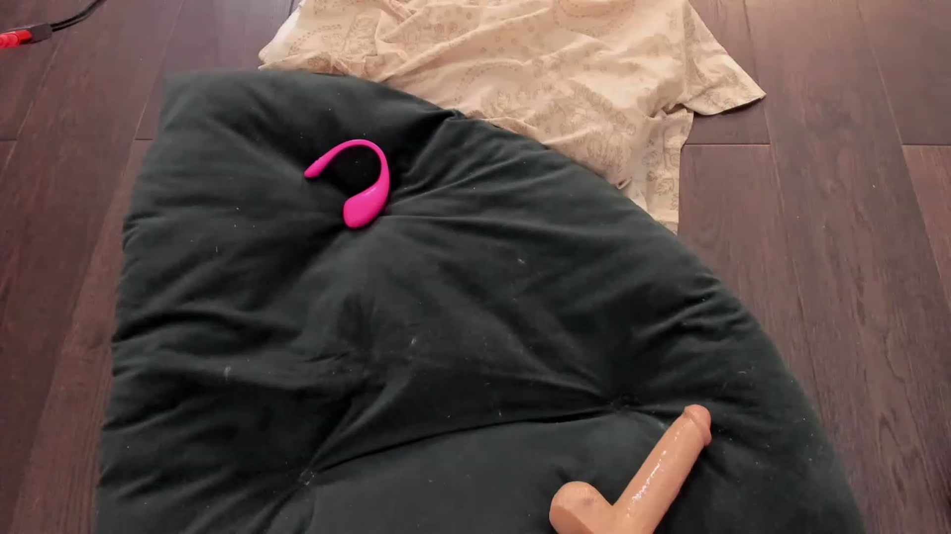 Gallery image thumbnail from OhMyMiaa's myfreecams stream on, 05/20/2023, 10:51 image 8 of 20