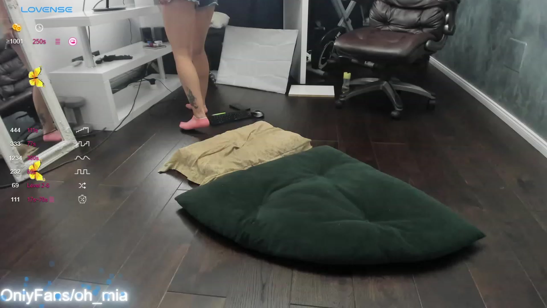 Gallery image thumbnail from OhMyMiaa's myfreecams stream on, 09/27/2023, 14:06 image 7 of 20