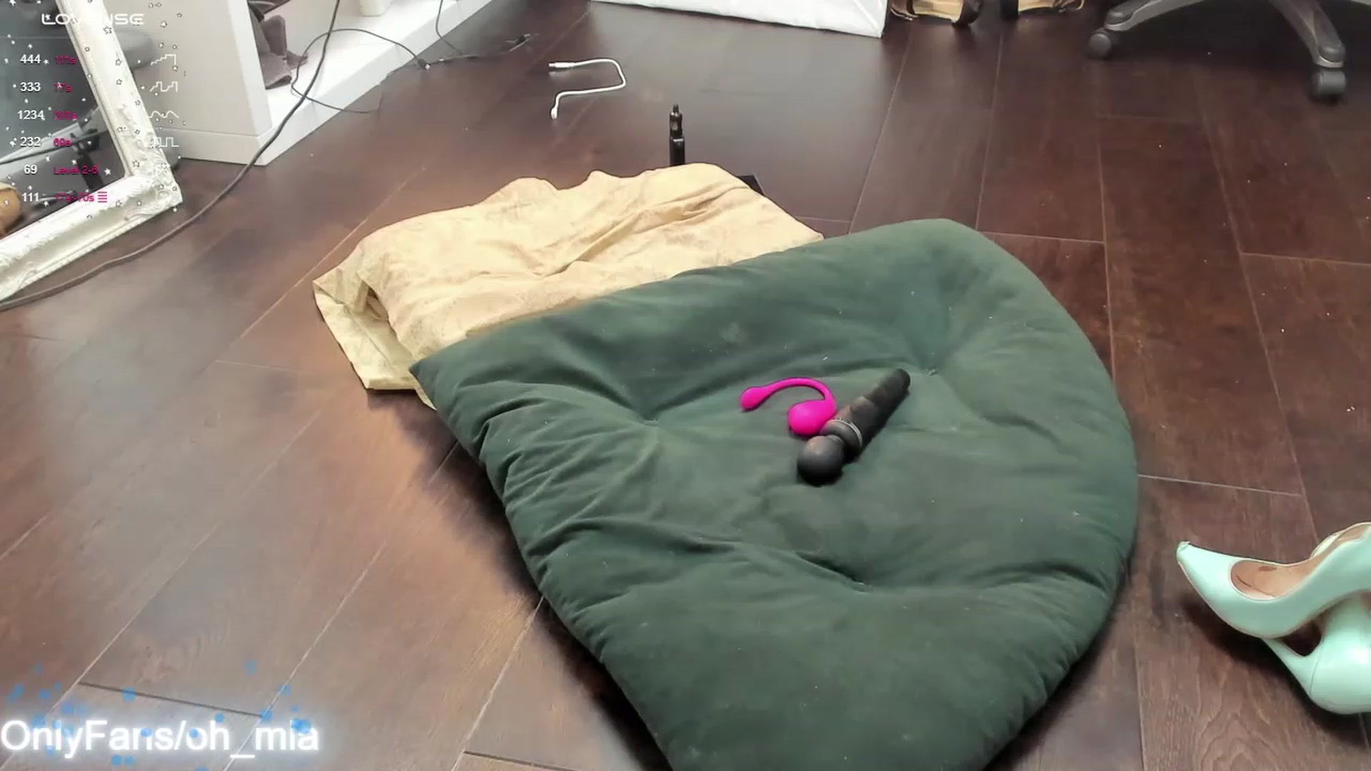 Gallery image thumbnail from OhMyMiaa's myfreecams stream on, 11/04/2023, 07:30 image 19 of 20