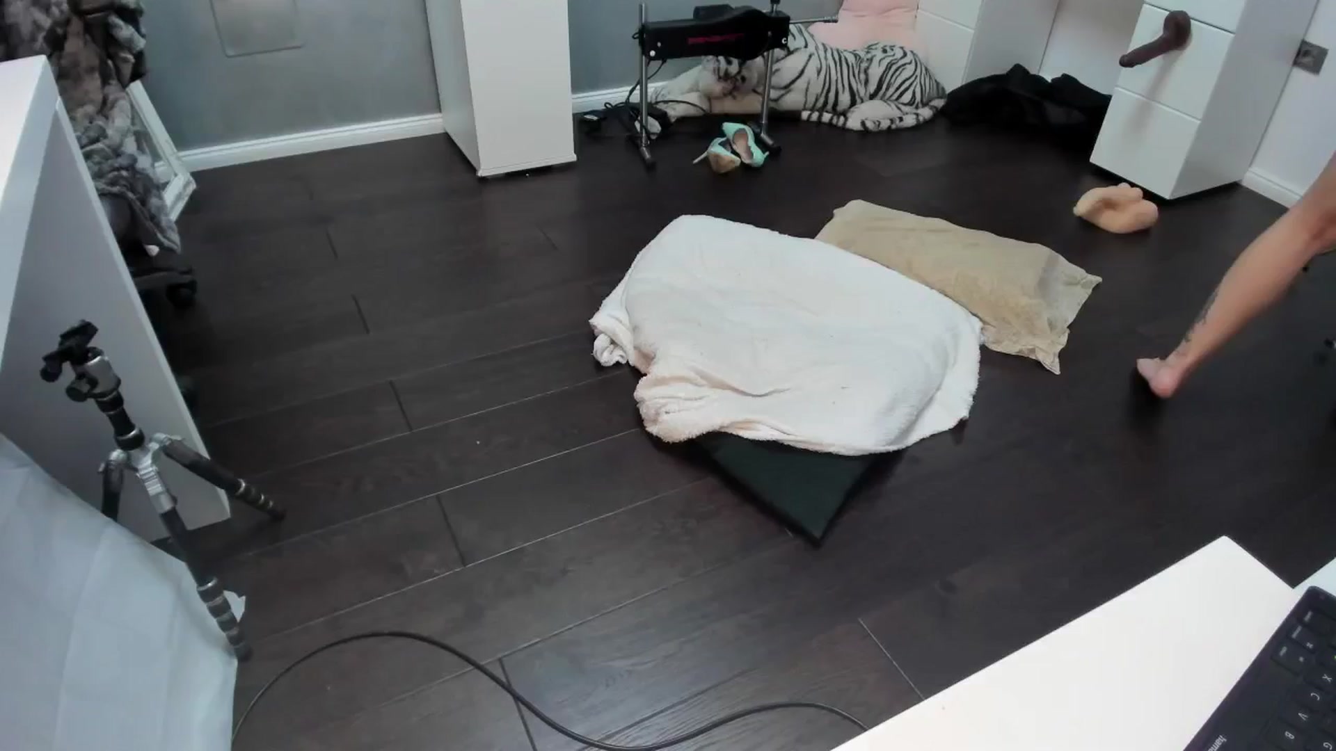 Gallery image thumbnail from OhMyMiaa's myfreecams stream on, 07/22/2024, 09:33 image 1 of 20