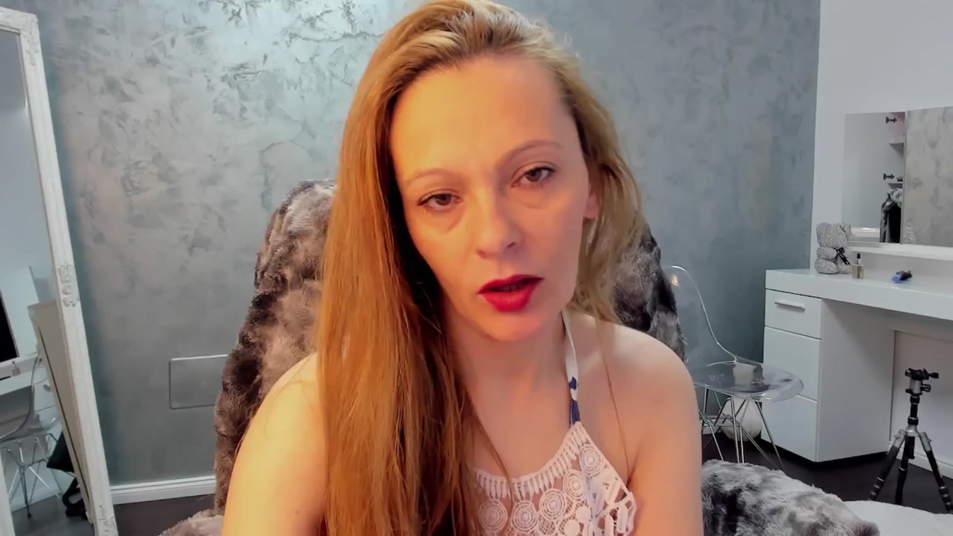 Gallery image thumbnail from OhMyMiaa's myfreecams stream on, 01/28/2026, 10:01 image 14 of 20