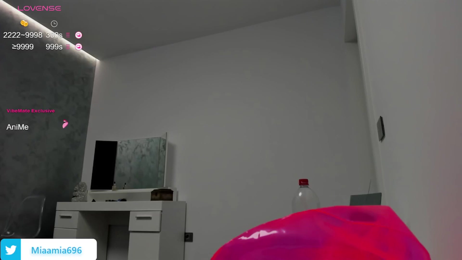 Gallery image thumbnail from OhMyMiaa's myfreecams stream on, 04/27/2026, 09:37 image 6 of 20