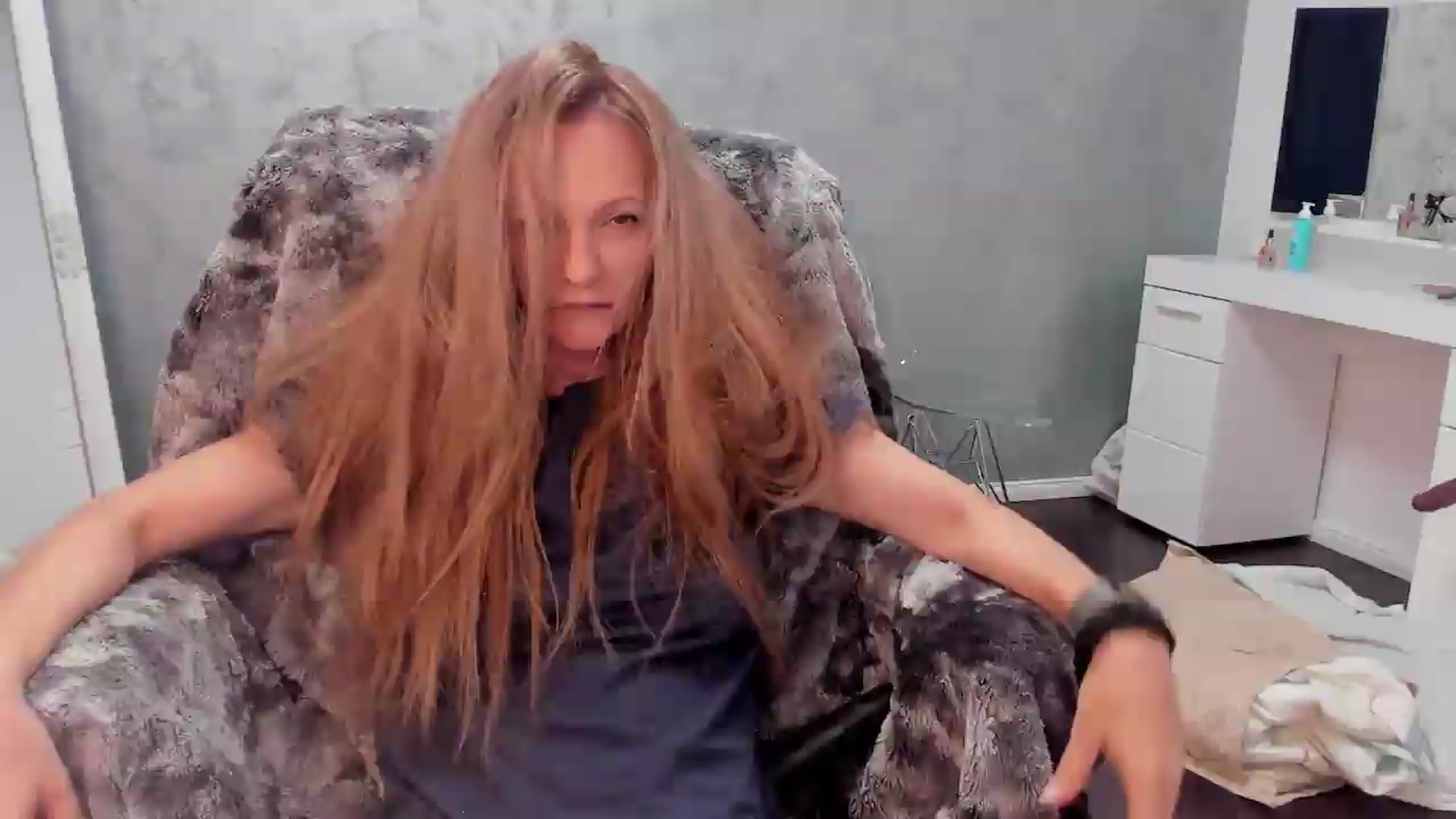 Gallery image thumbnail from OhMyMiaa's myfreecams stream on, 08/21/2026, 09:53 image 11 of 20