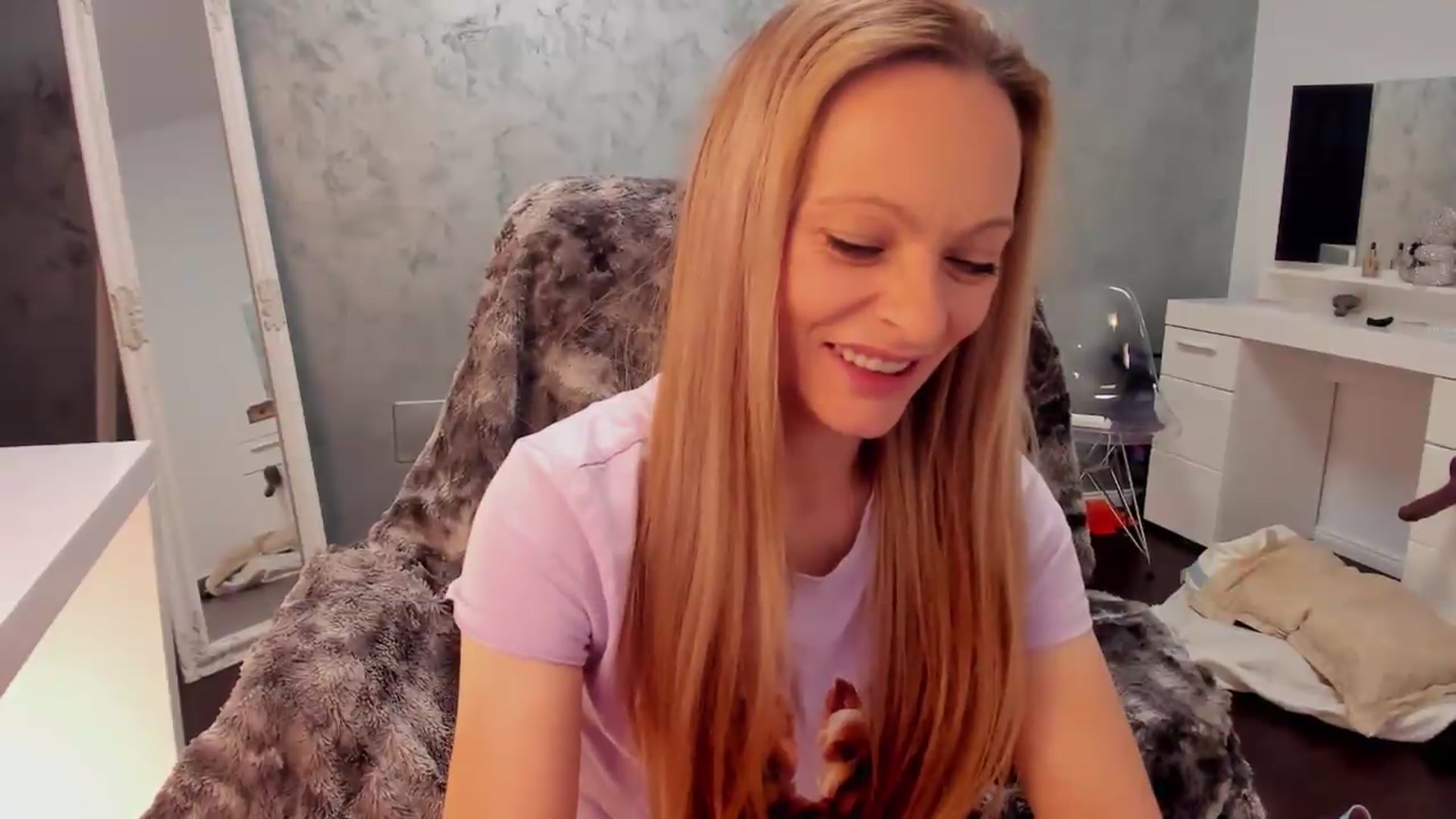 Gallery image thumbnail from OhMyMiaa's myfreecams stream on, 09/25/2026, 12:47 image 14 of 20