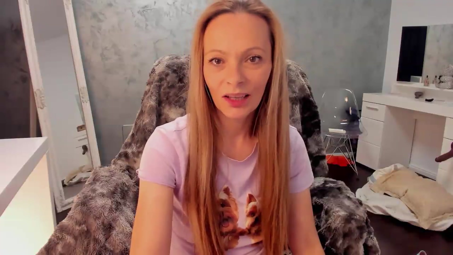 Gallery image thumbnail from OhMyMiaa's myfreecams stream on, 09/25/2026, 12:47 image 12 of 20