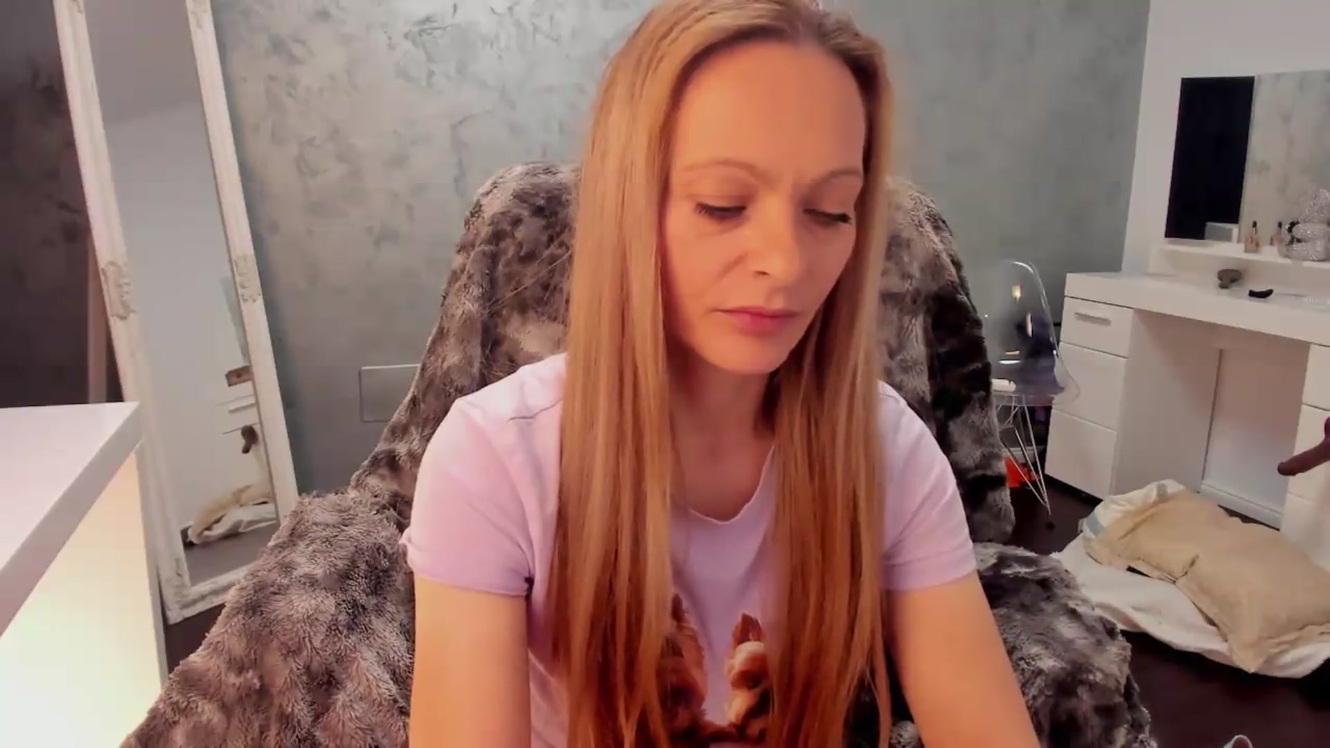Gallery image thumbnail from OhMyMiaa's myfreecams stream on, 09/25/2026, 12:47 image 16 of 20